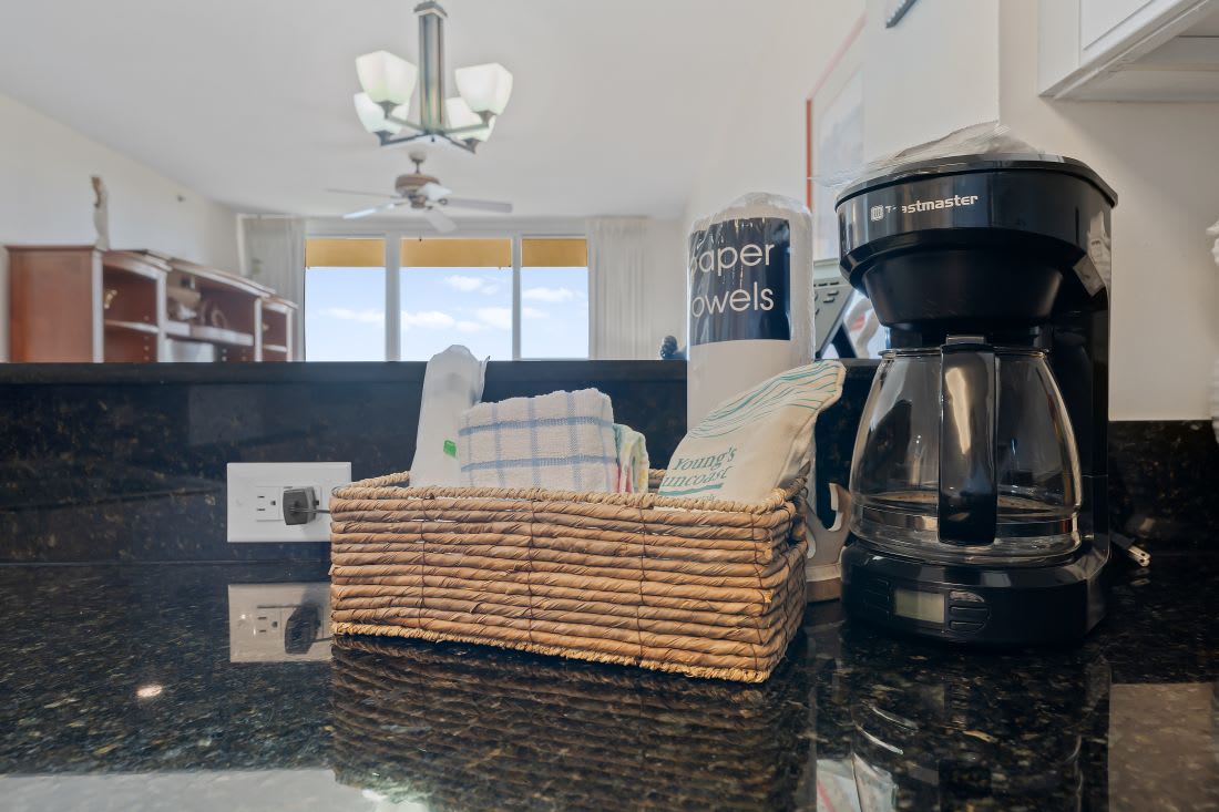 11 Beach Club 208C Kitchen