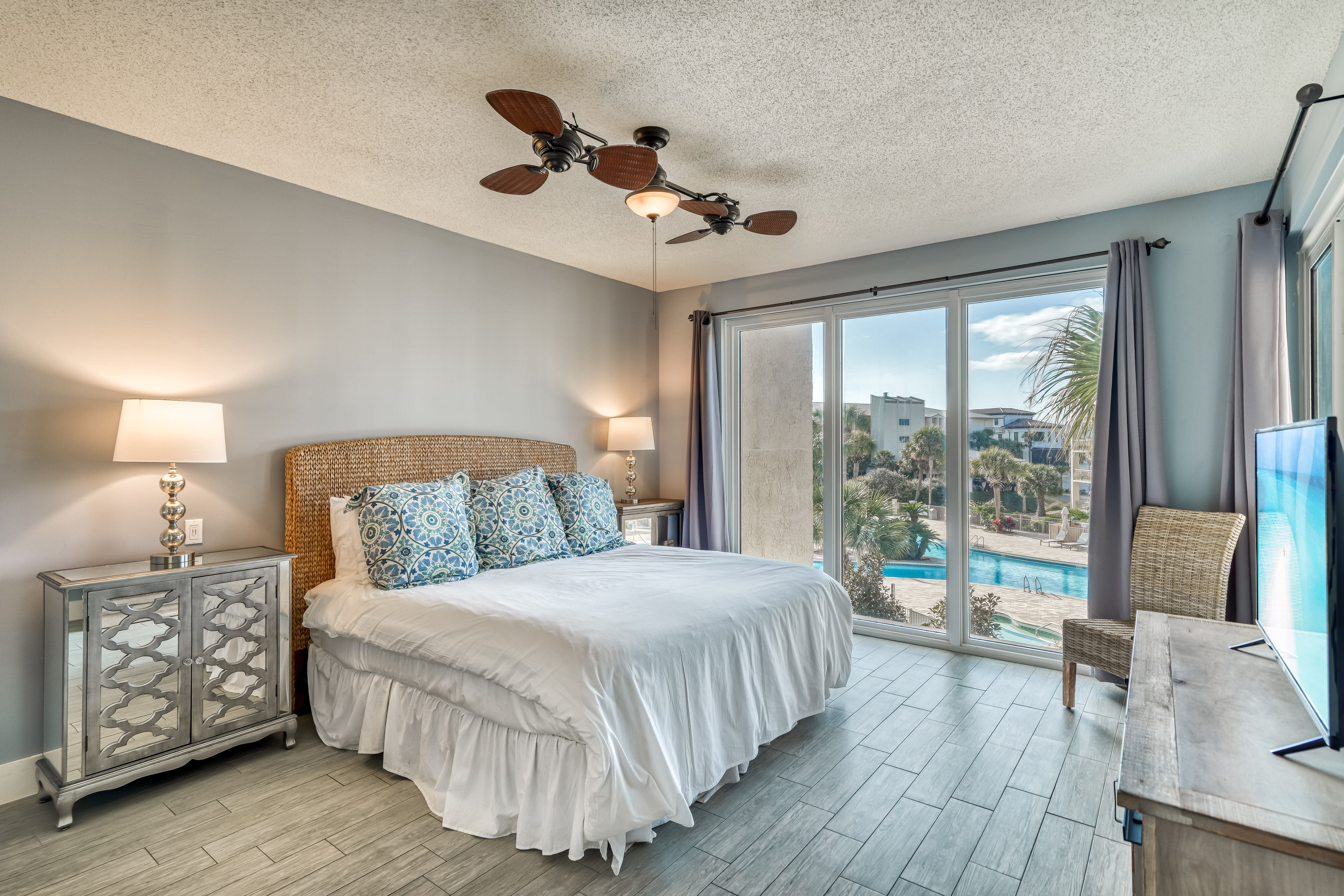 Primary Suite - King Size Bed