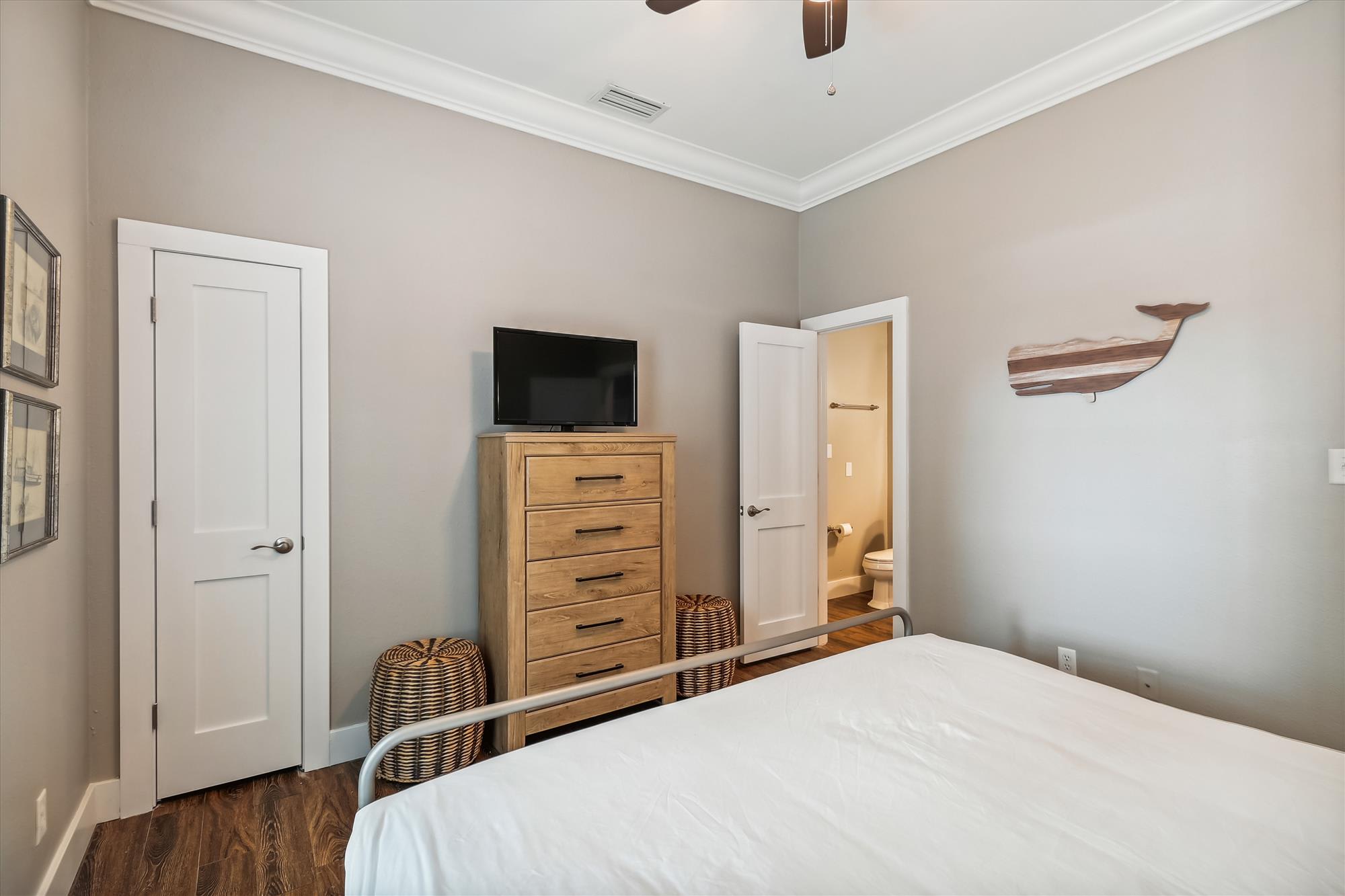 King Guest Suite - Equipped with a Flat-Screen TV