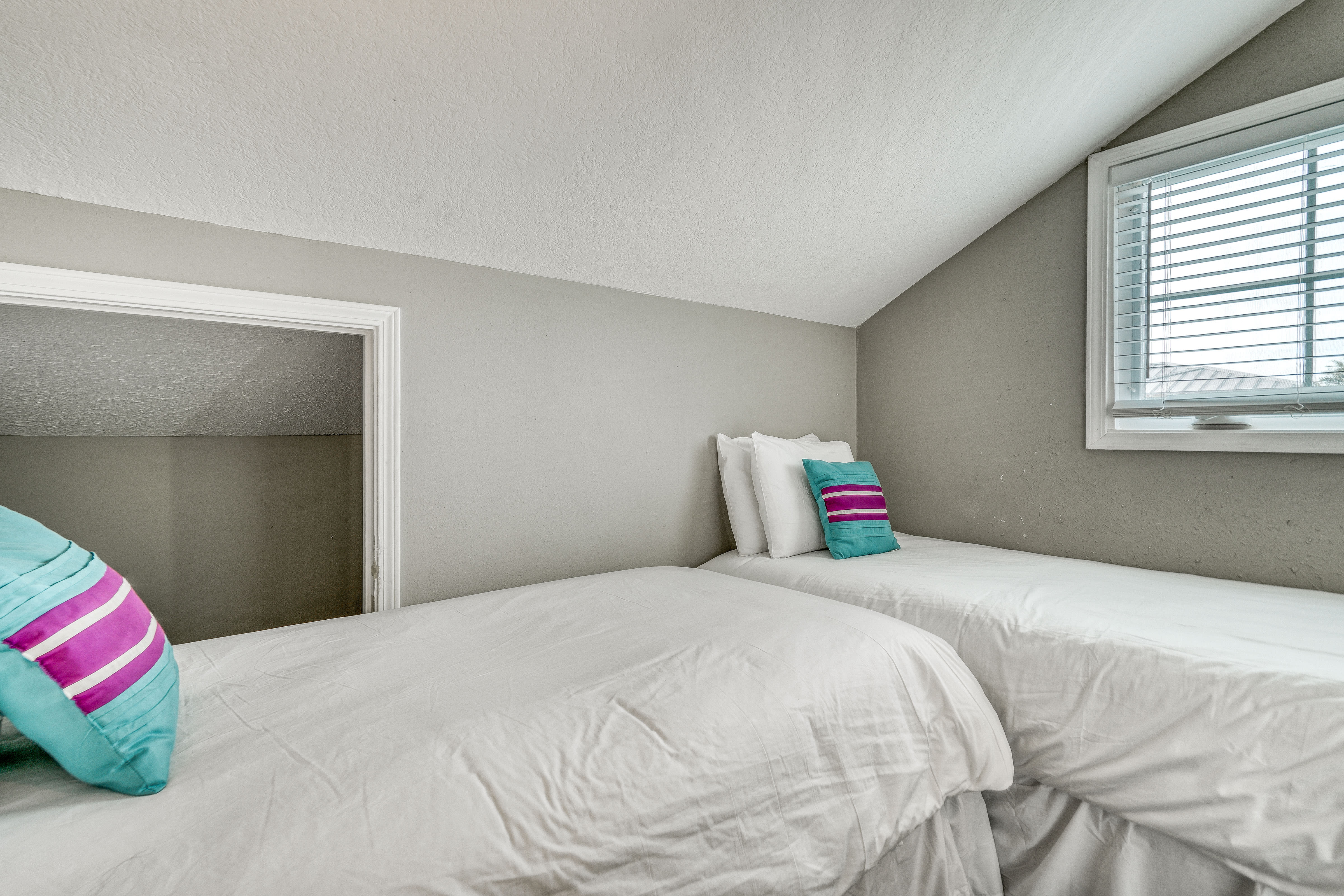 2nd Floor Twin Room - Sleeps 2