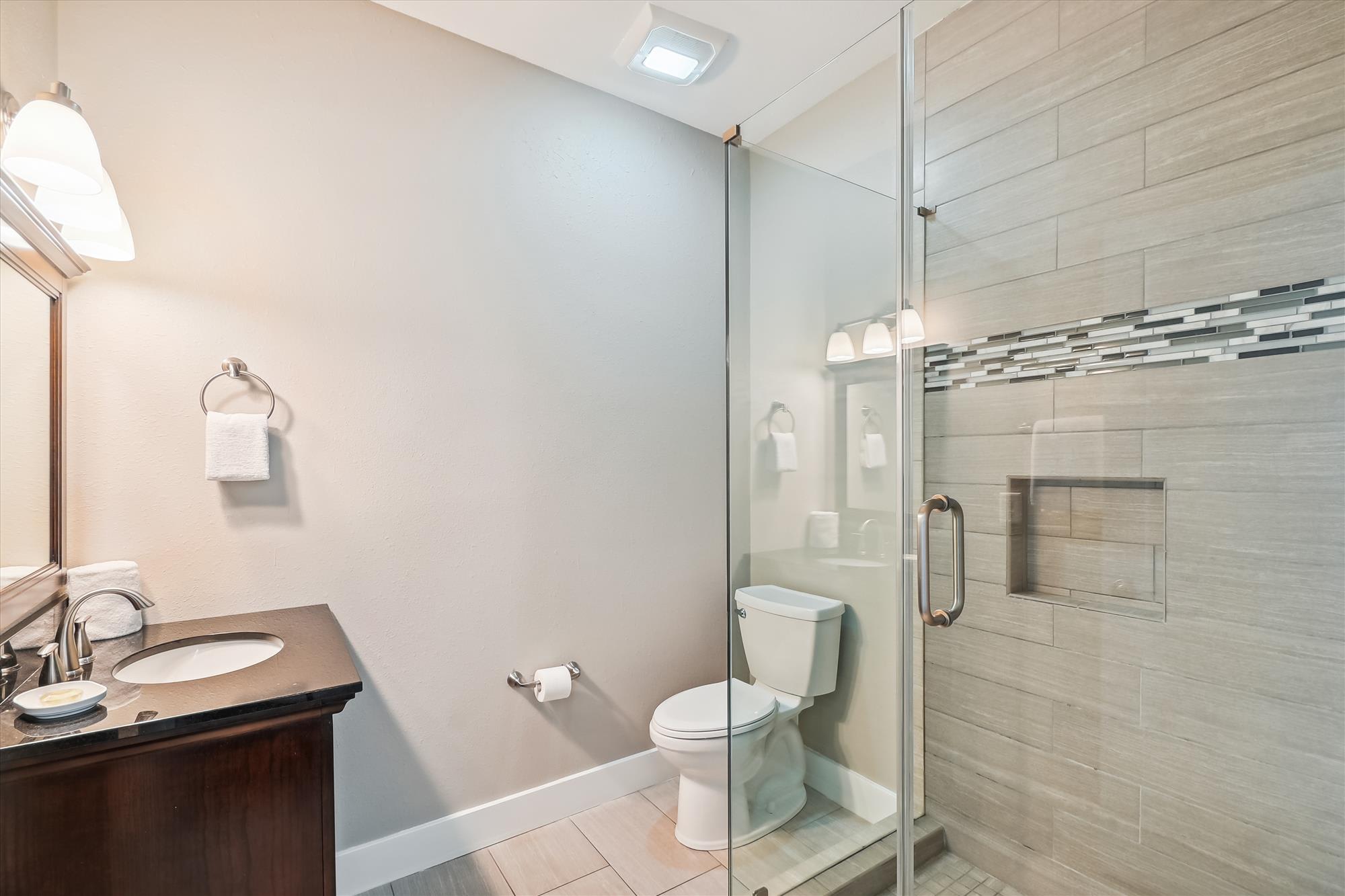 Queen Guest En-Suite - Single Vanity + Walk-In Shower