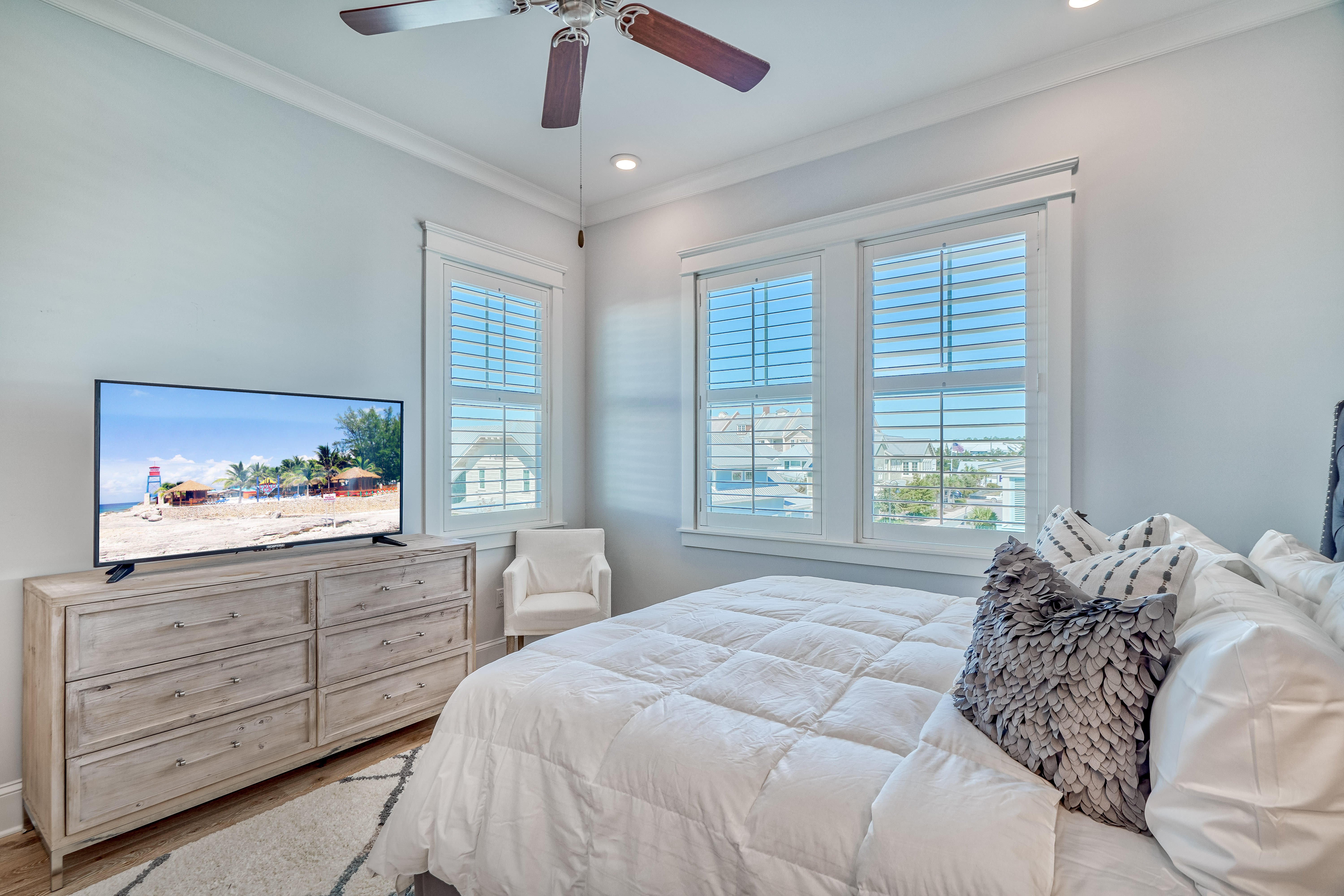 Additional 3rd Floor Primary Suite - Equipped with a Flat Screen TV