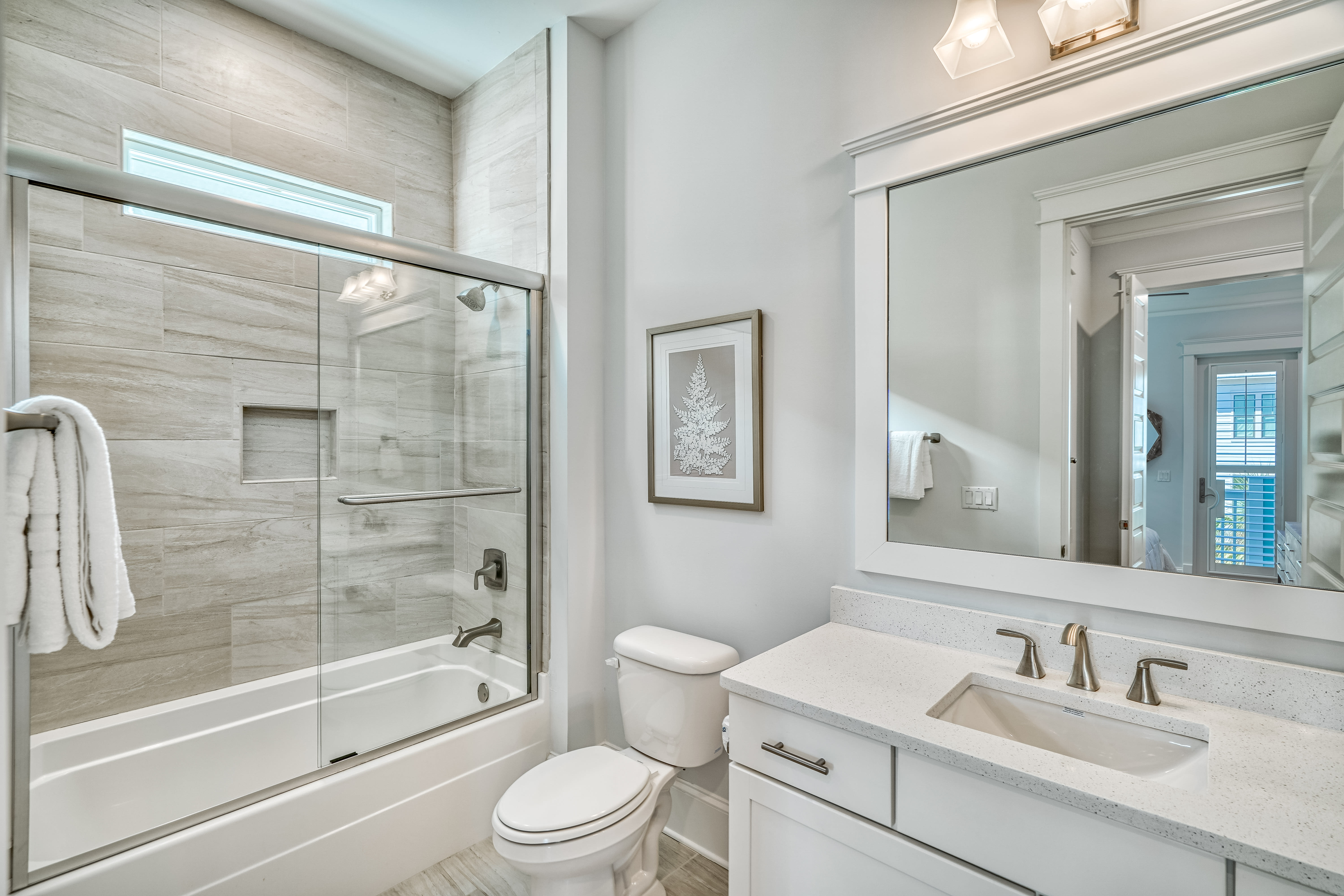 2nd Floor Guest Bathroom - Featuring a Tub/Shower Combination