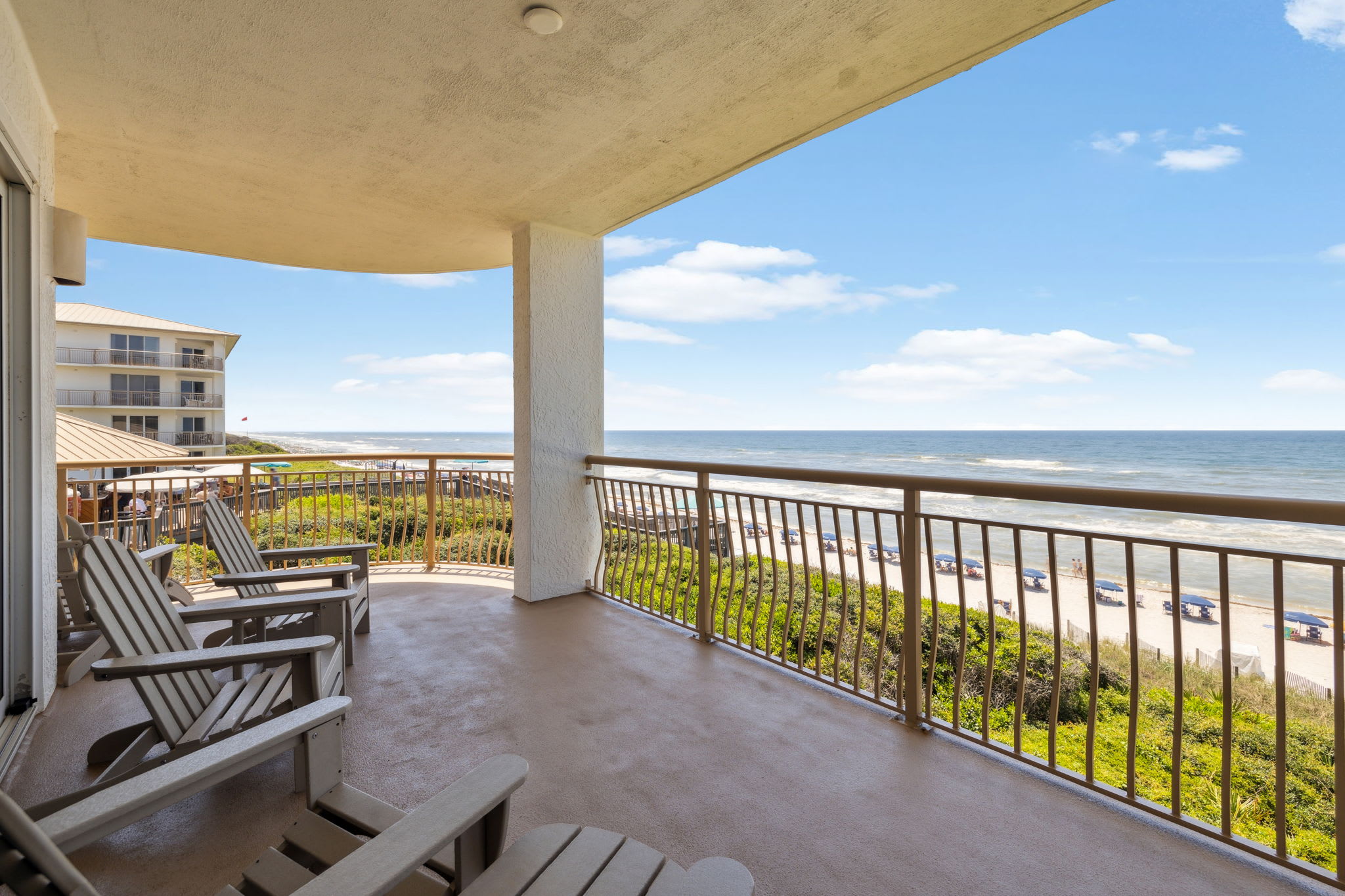 Large Corner Balcony with Ample Gulf Views!