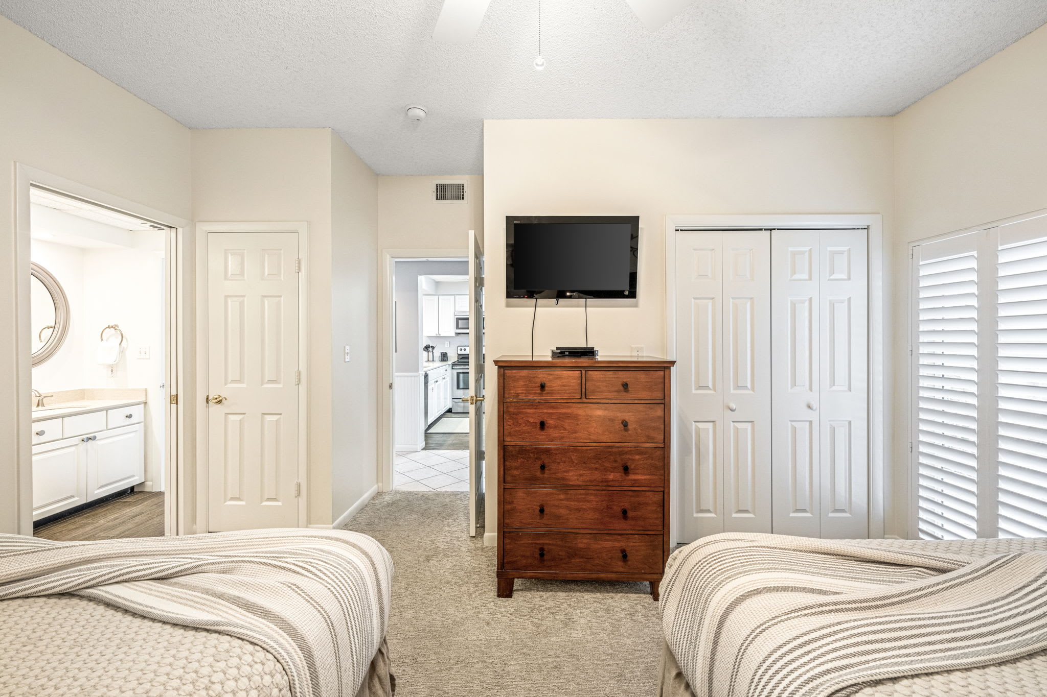 Guest Bedroom - 2 Queens