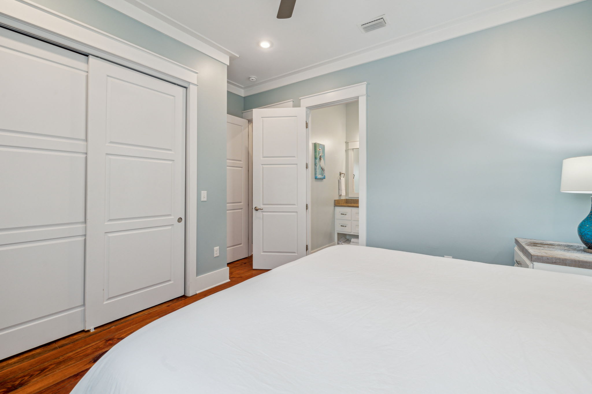 King Guest Suite - Private En-Suite & Flat-Screen TV