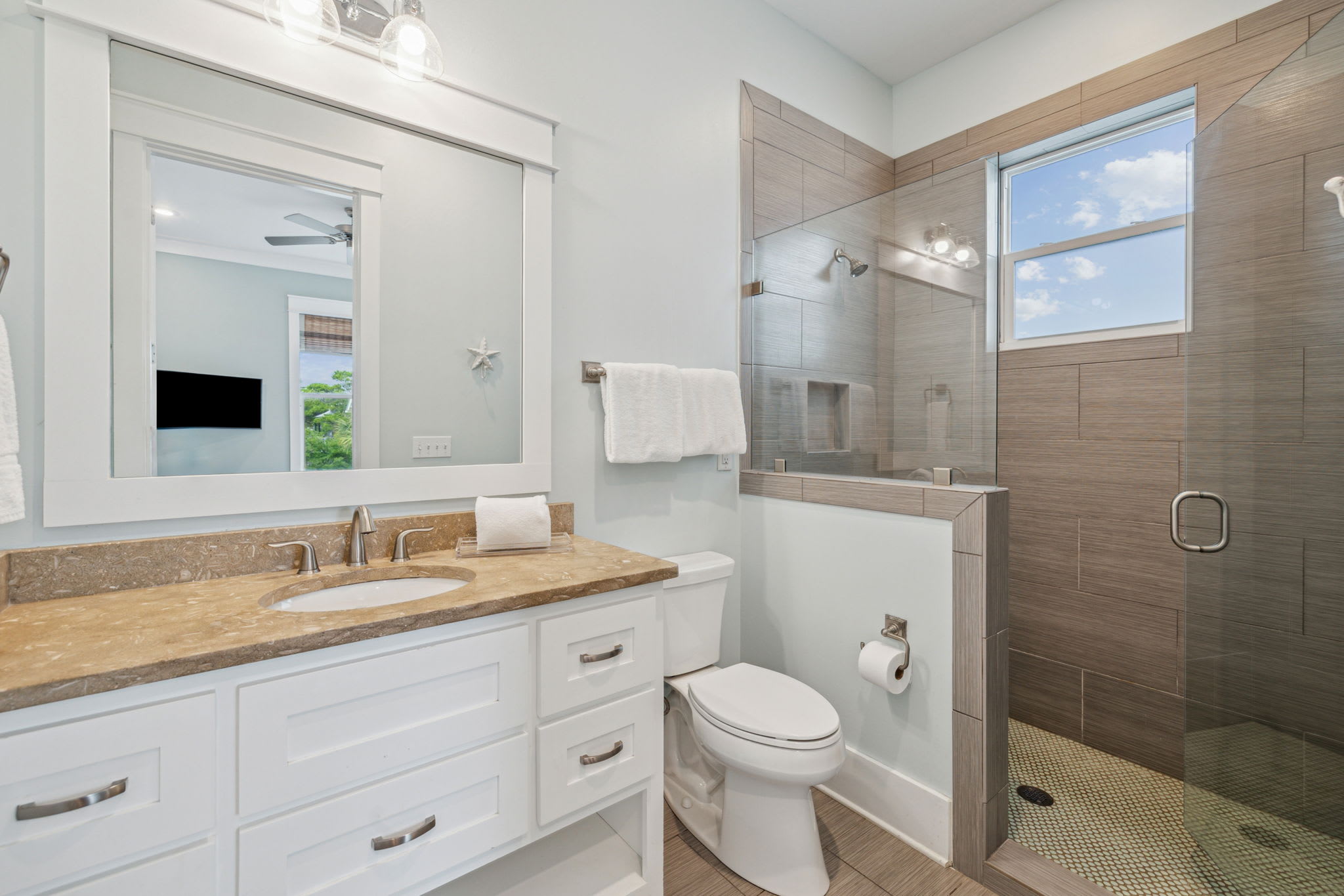 King Guest En-Suite - Single Vanity & Walk-In Shower