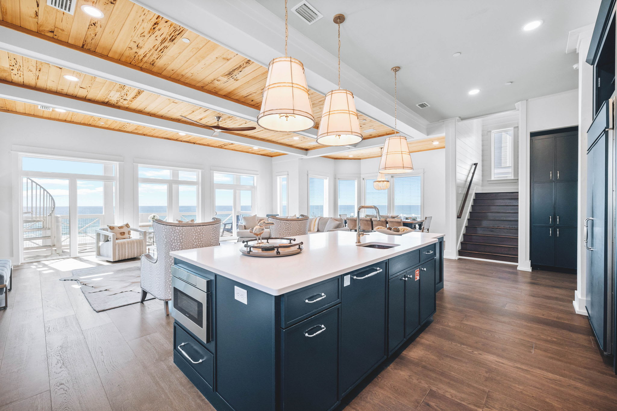 Chef's Kitchen - Island with Plenty of Storage & Seating for 4!