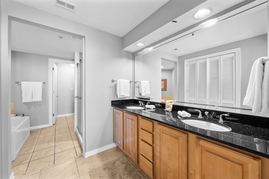 14 Colonnades 1202 Primary Bathroom