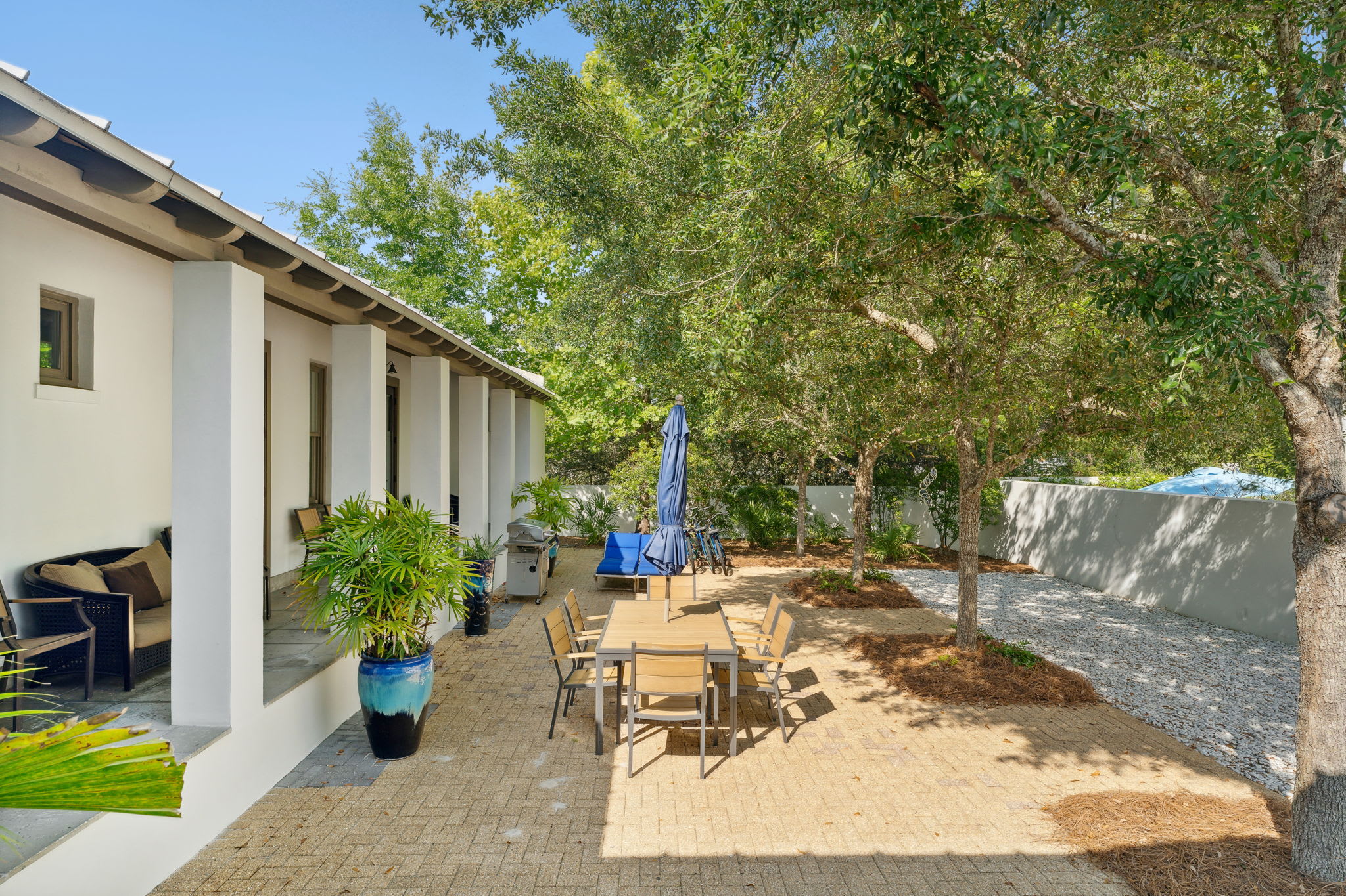 Enjoy the Oversized Outdoor Oasis!