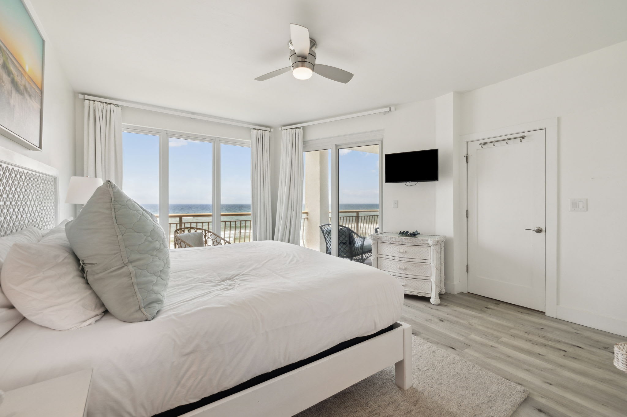 Primary King Suite - Gulf Front Balcony Access & Flat-Screen TV