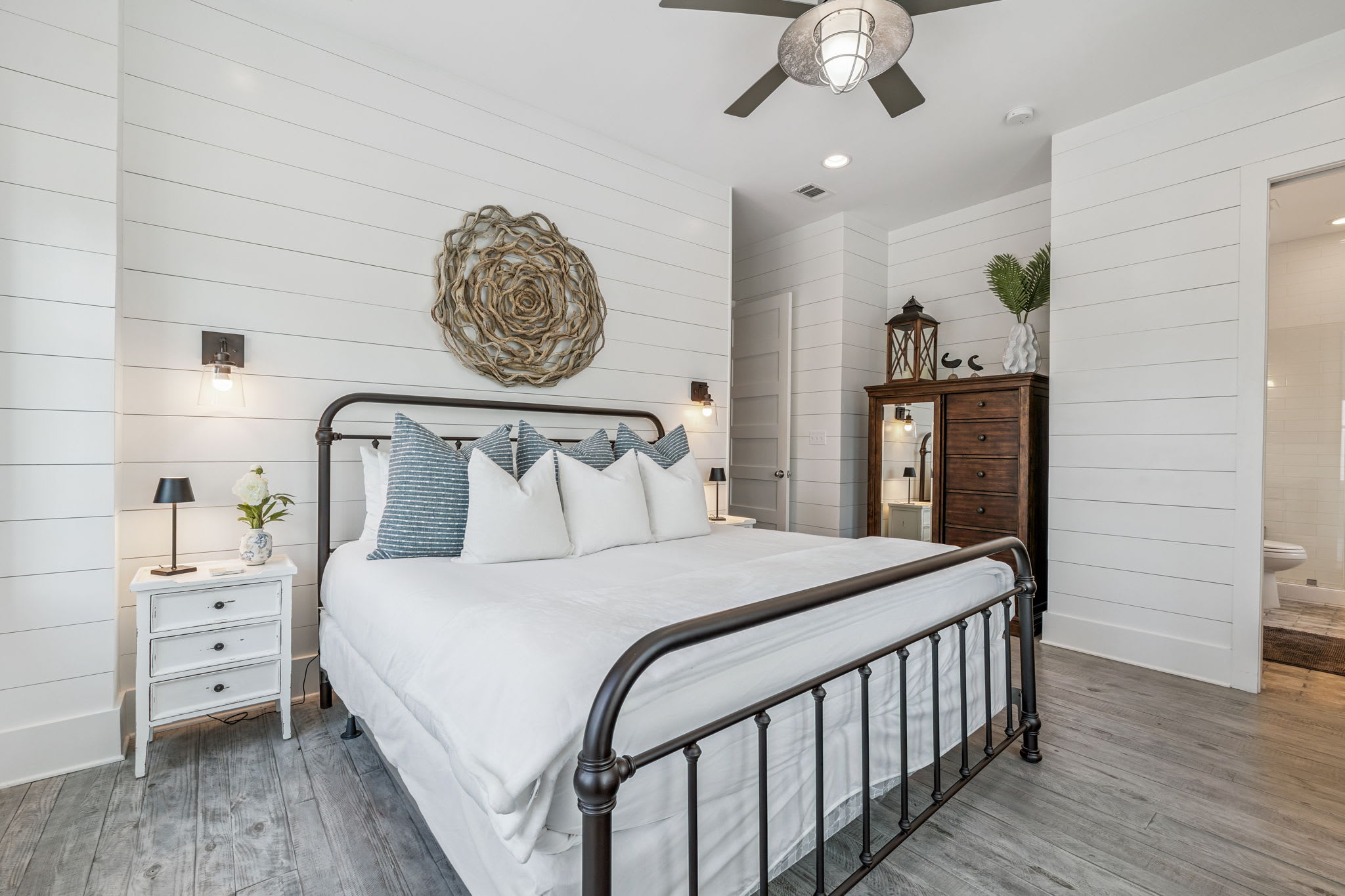 2nd Floor - Primary King Suite