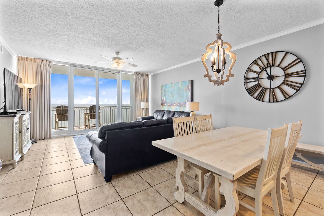 6 Colonnades 1202 Dining