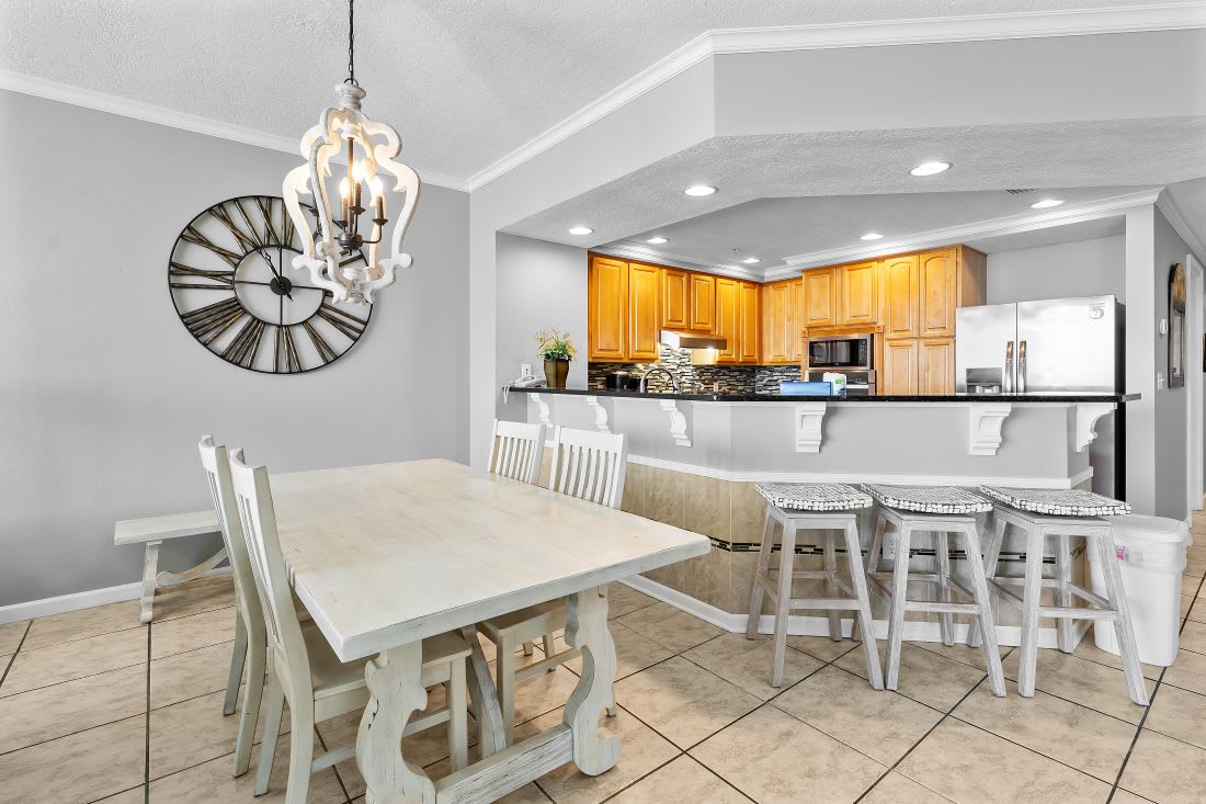 7 Colonnades 1202 Dining