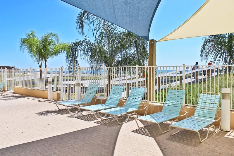 1 - Outdoor Pool with Sun Shade (4)
