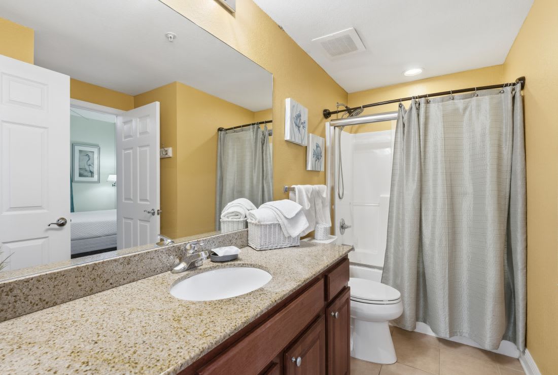 Crystal Tower 1604 Bathroom 2