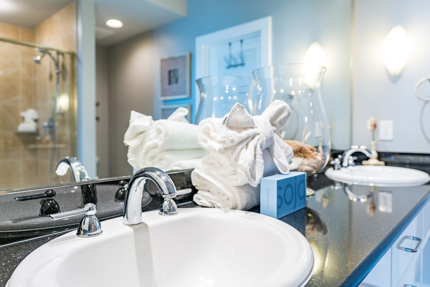 25 Caribe 305C Bathroom 2