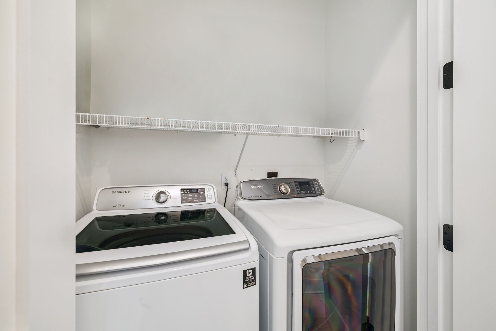 Full-Size Washer & Dryer On the 1st Floor