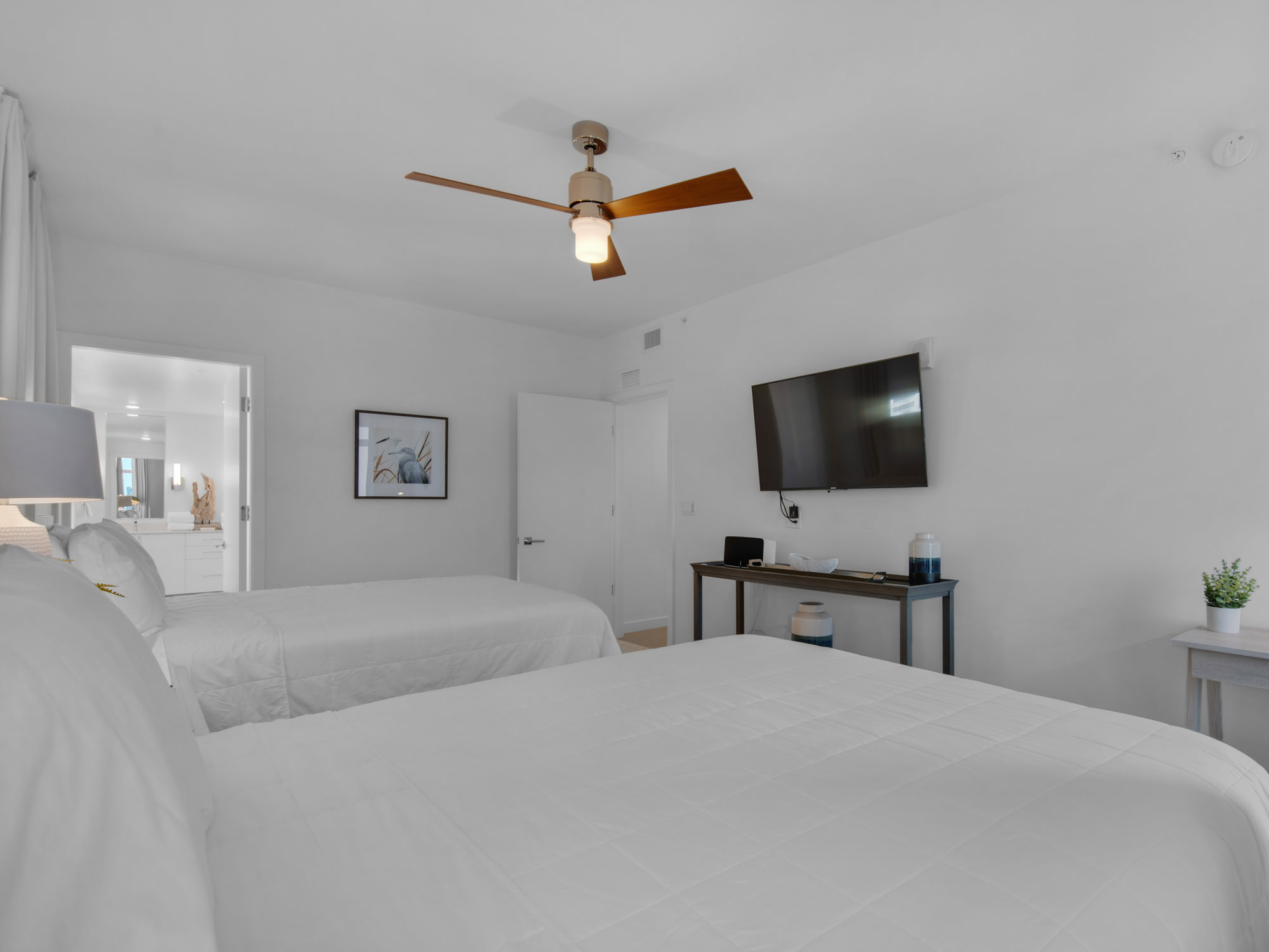 Bedroom 3 with 2 Queen Beds