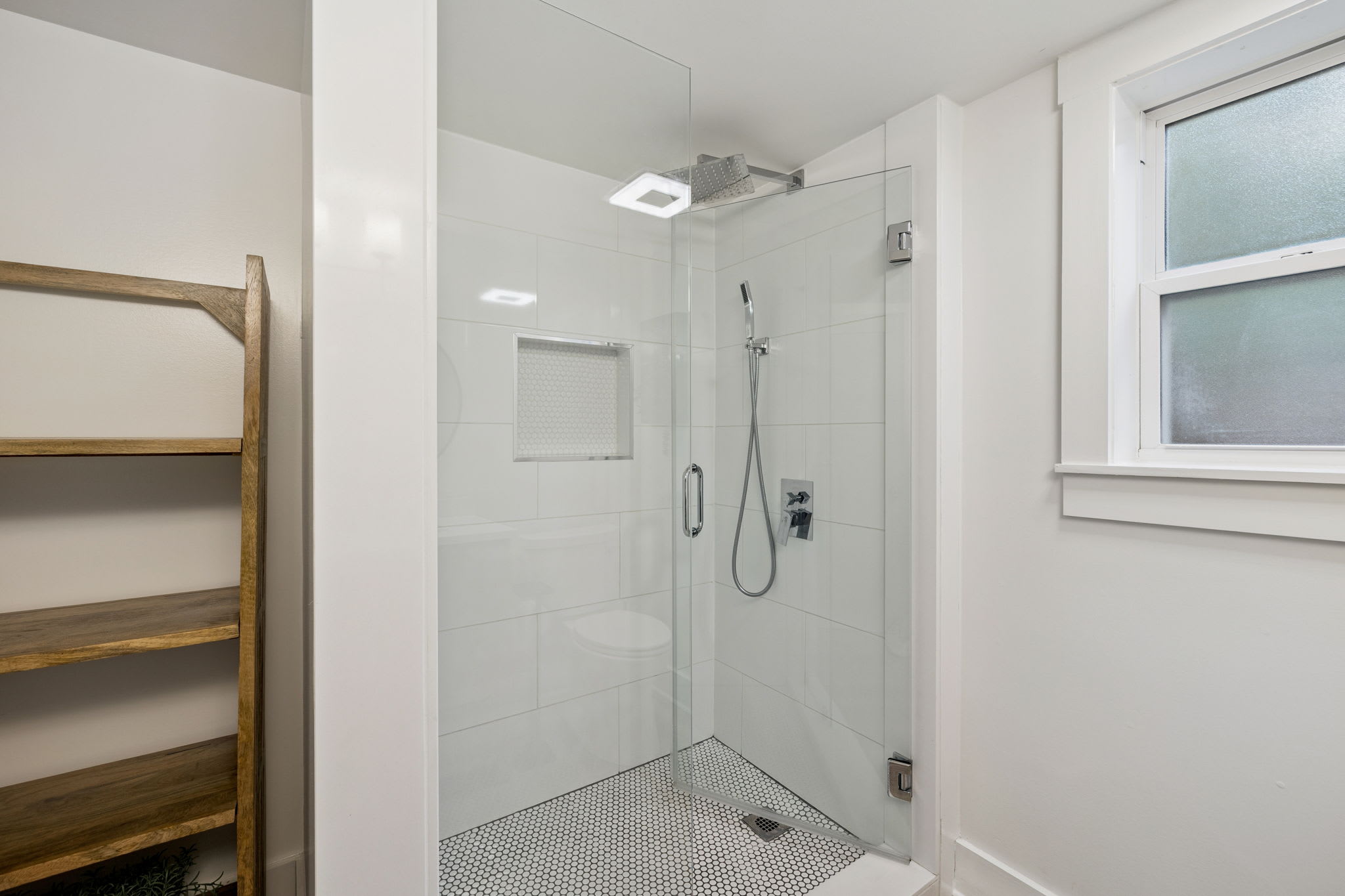 King Guest En-Suite - Walk-In Shower