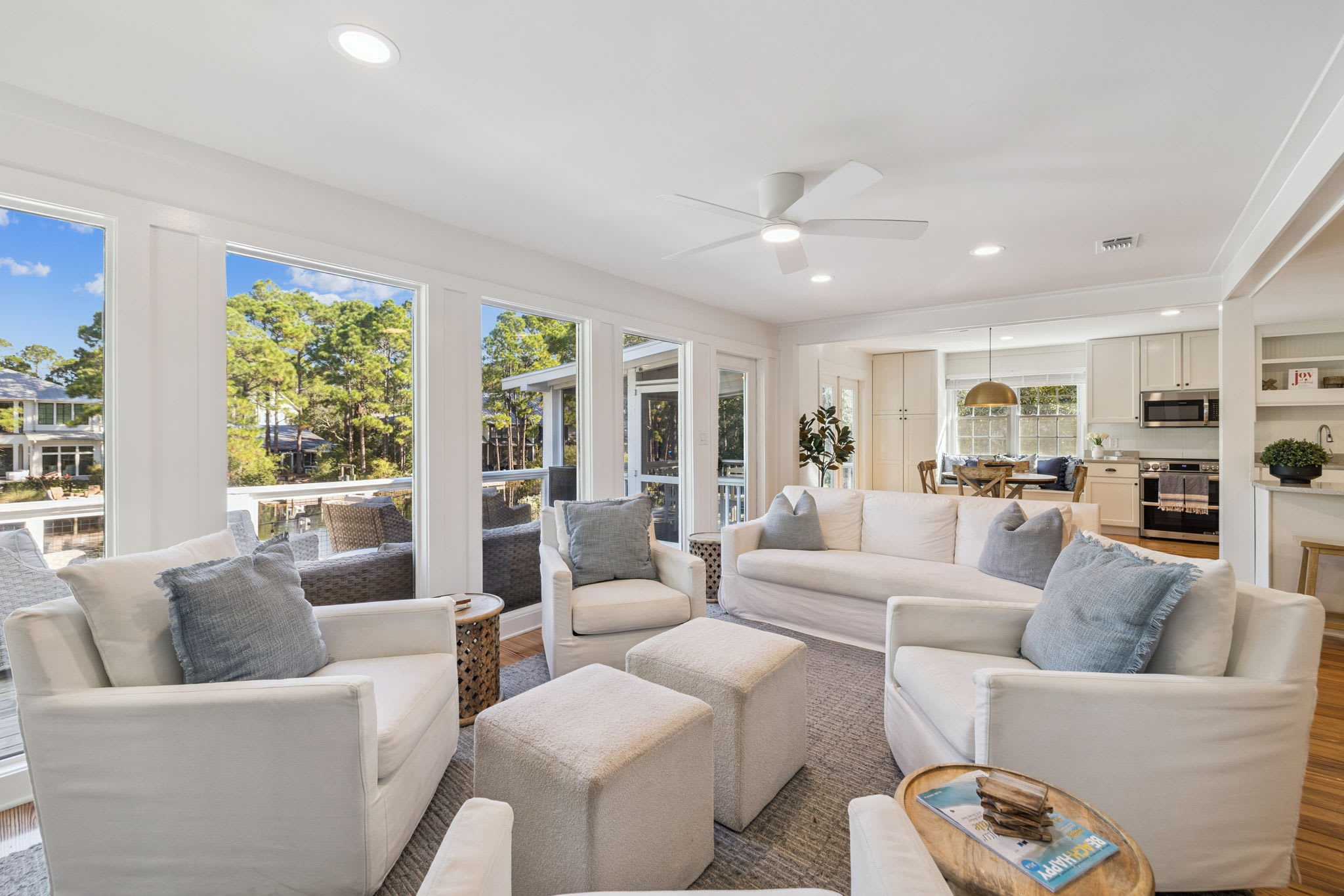 Cozy Living Area - Perfect for Gathering & Entertaining