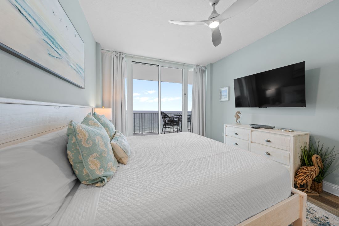 10 Lighthouse 1709 Primary Bedroom