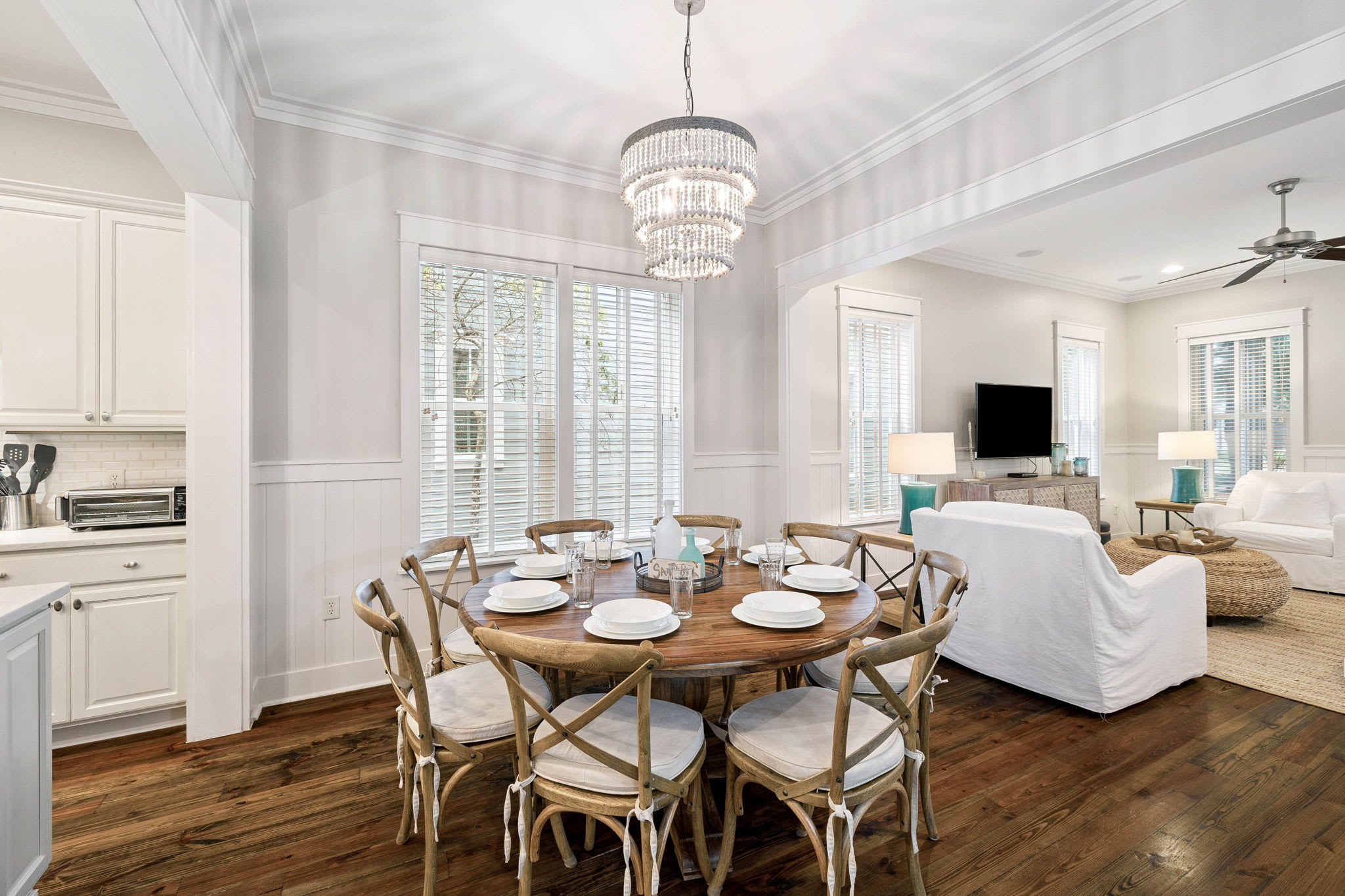 Dining Area with Seating for 8!