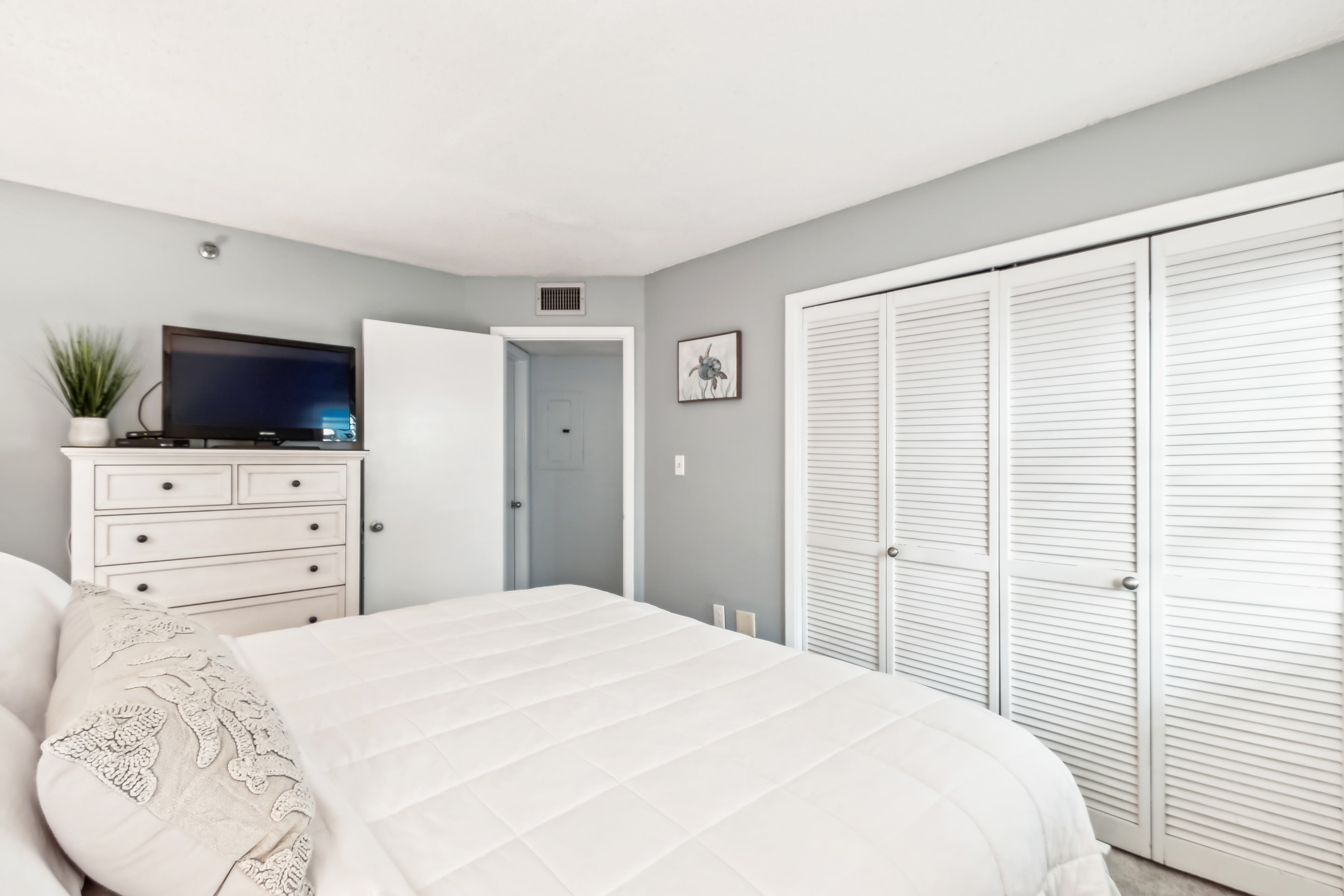 interiors-primary bedroom-dsc5385