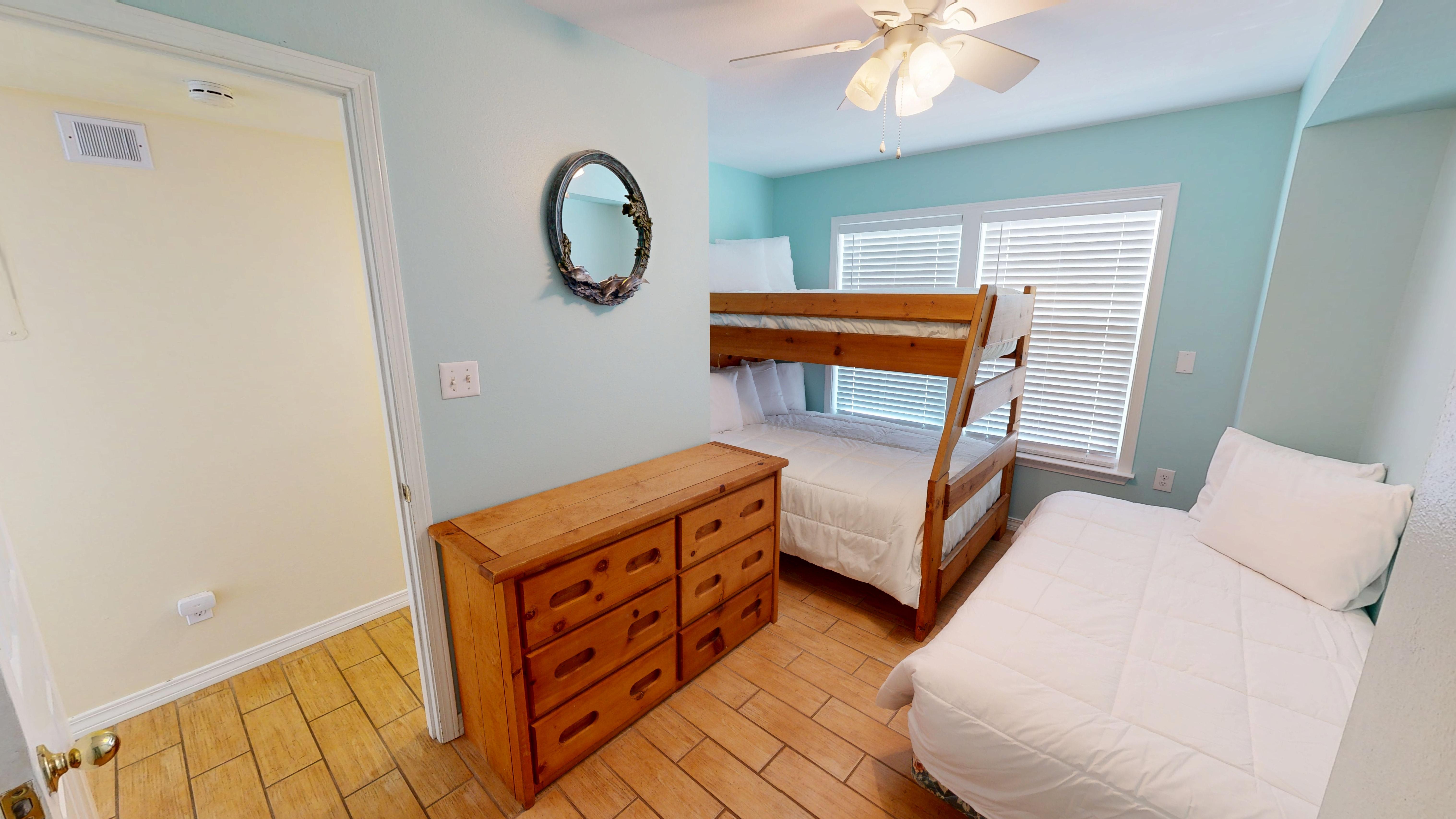 Guest Bedroom (1st Floor)