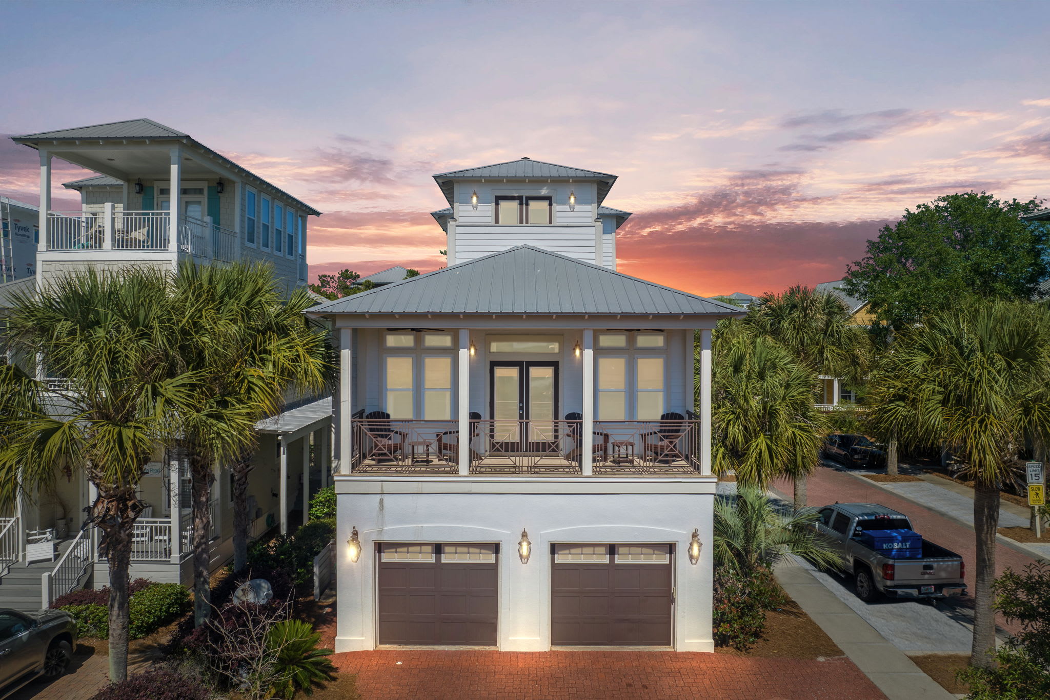 Decanted Dream - Located on a Corner Lot with Street Parking for Two