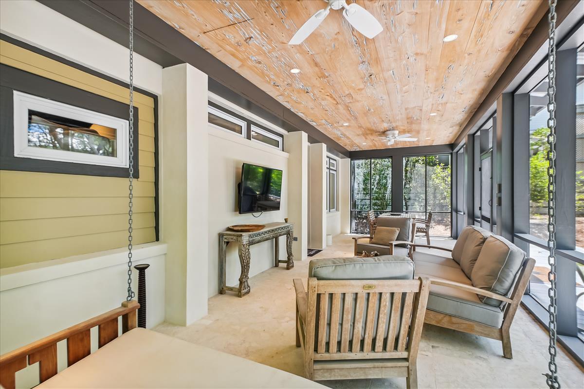 Screened in Back Porch