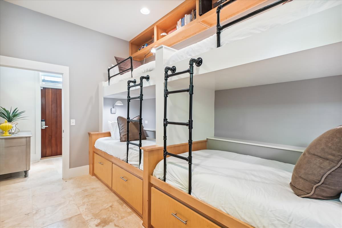 1st Floor - Bunk Room - 4 Twins