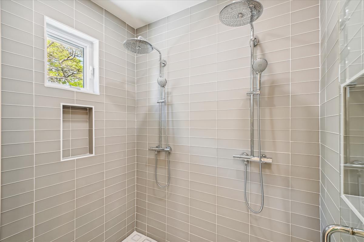 2nd Floor - Primary En Suite