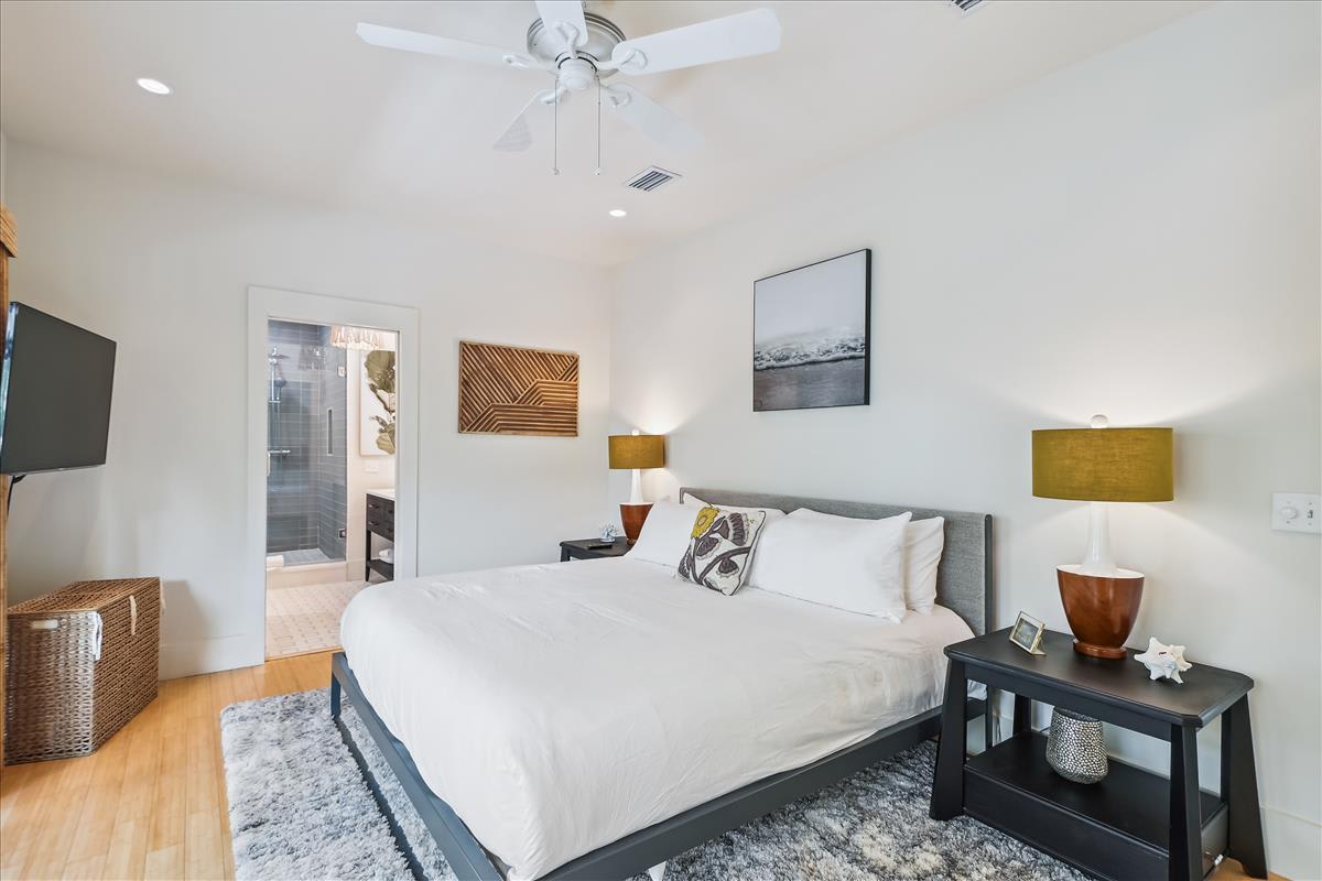 2nd Floor - Primary Suite - King Size Bed