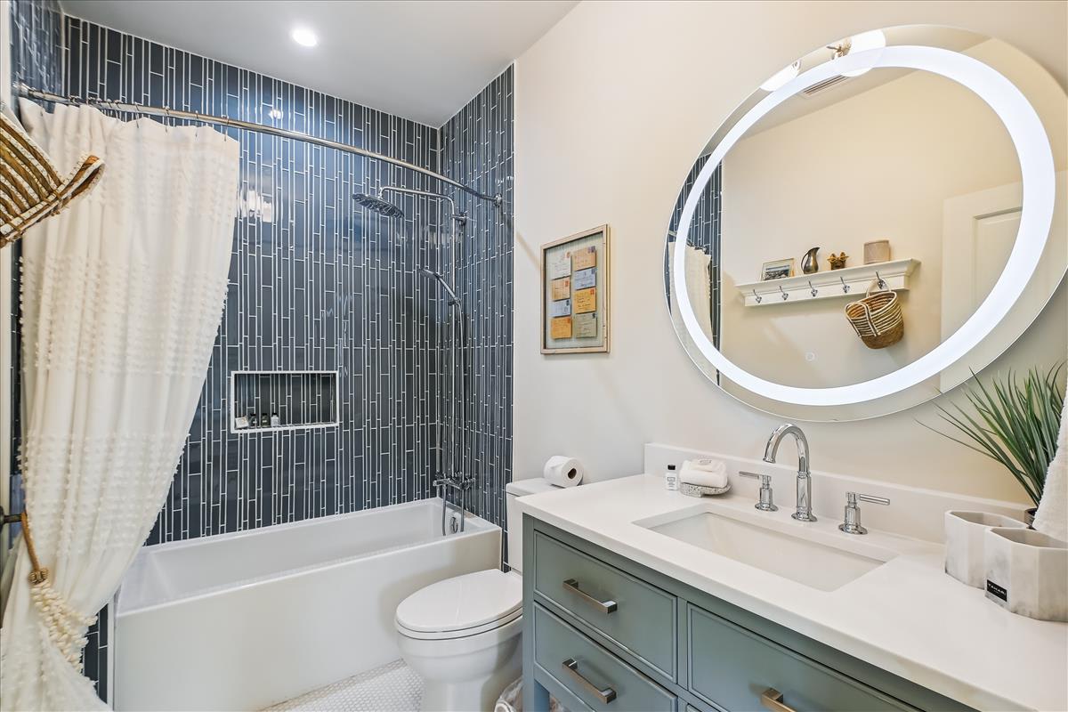 2nd Floor - Guest En Suite