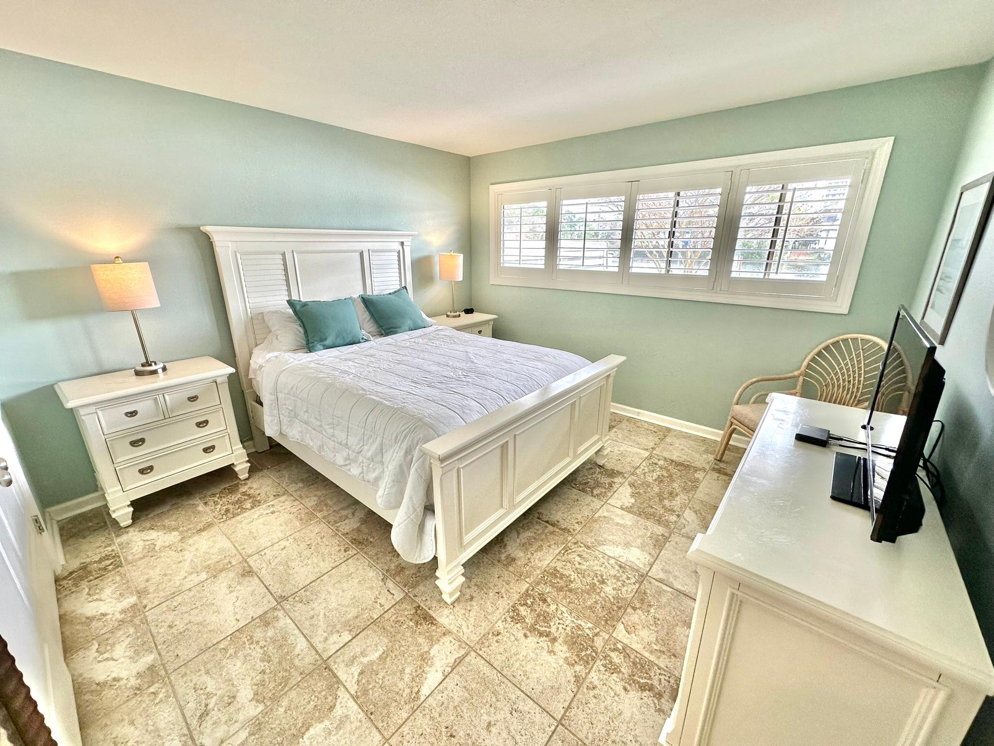 Guest Bedroom - Queen