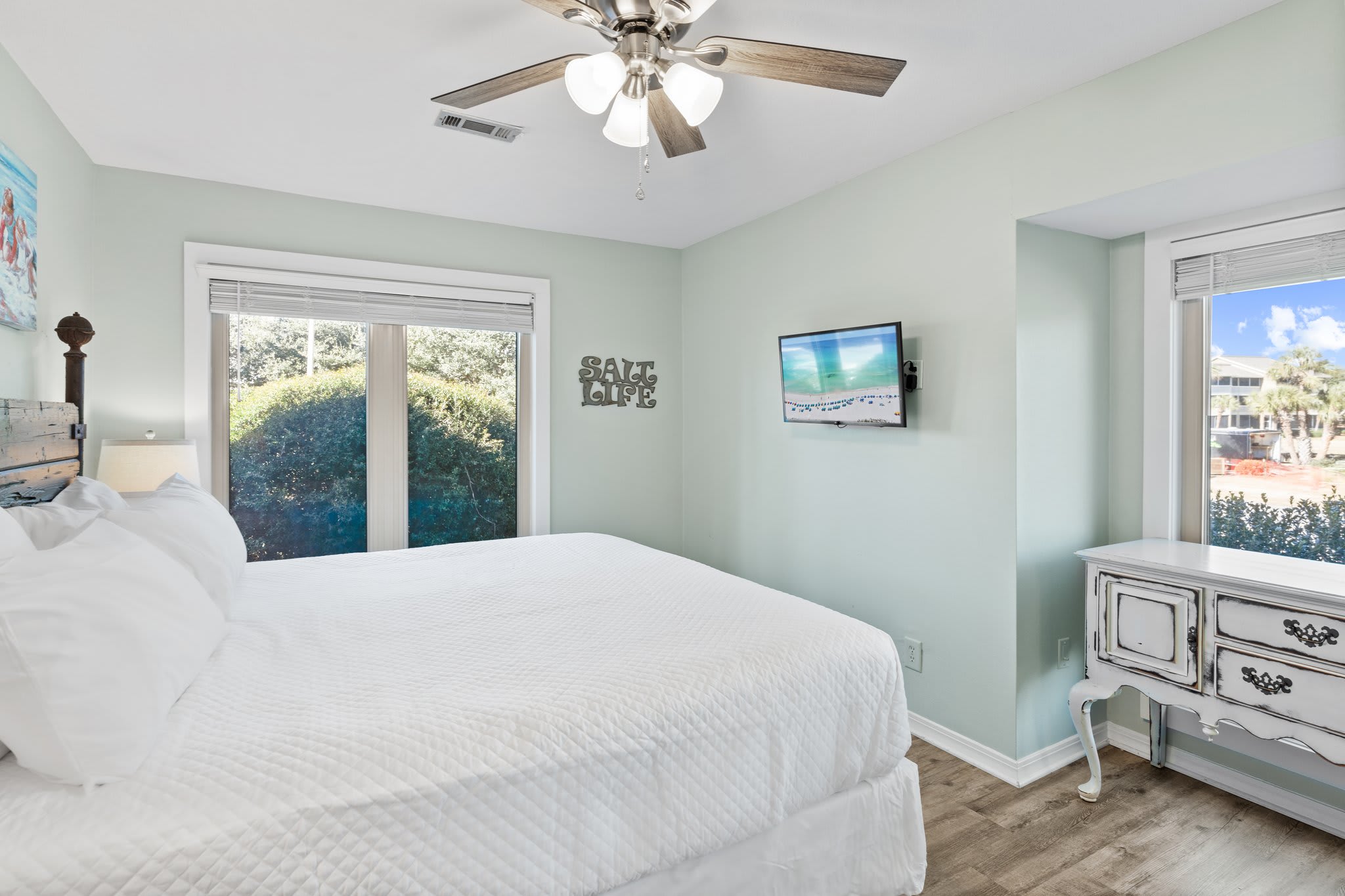 King bed in first floor primary