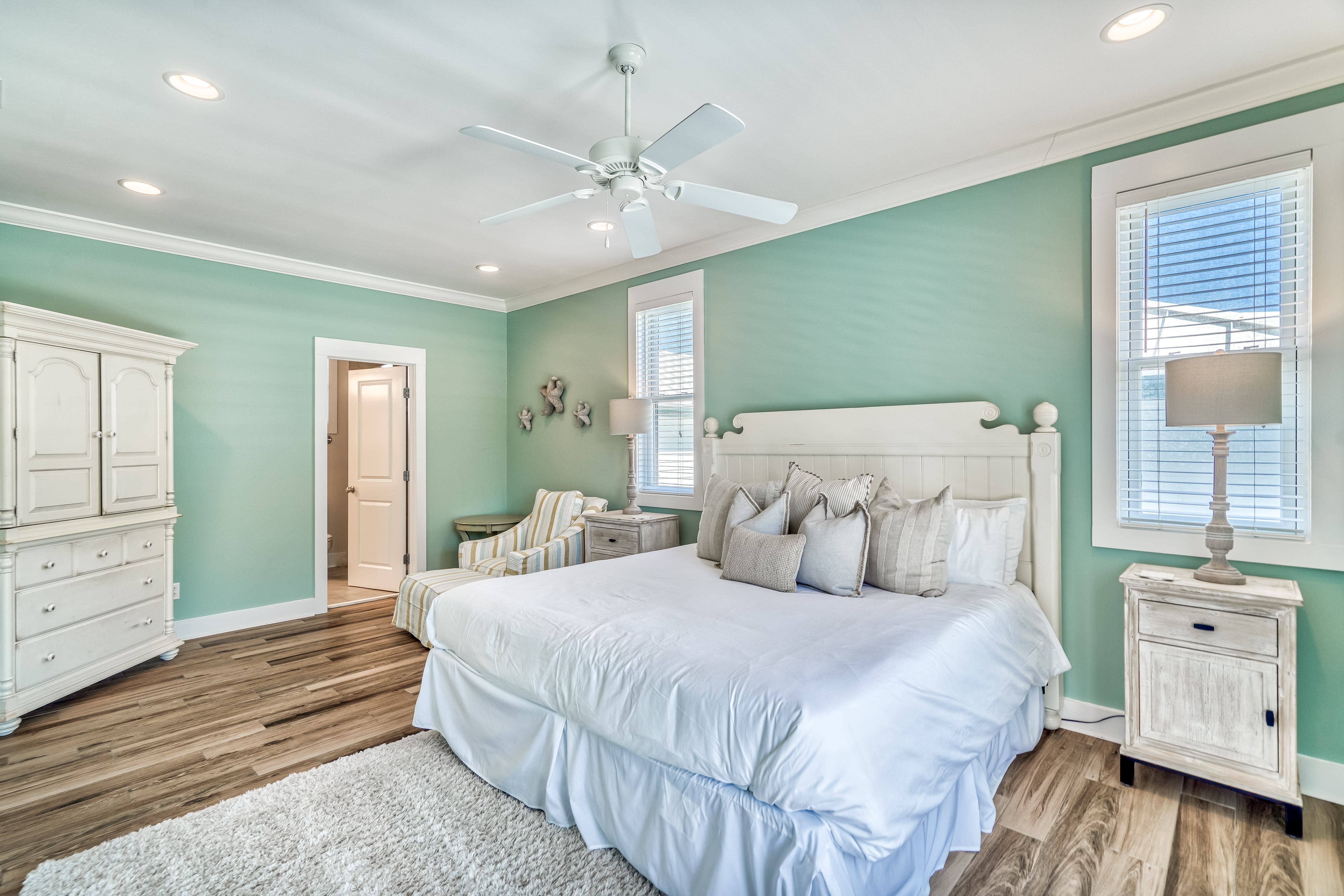 2nd Floor - Primary Suite - King Size Bed