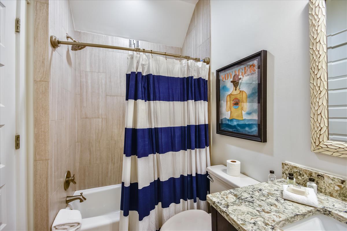 1st Floor Guest En Suite - Tub/Shower Combo