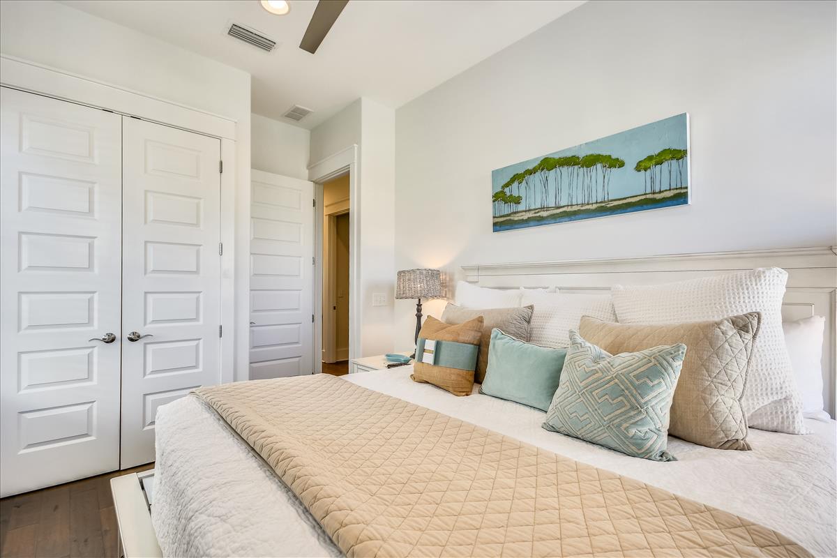 3rd Floor Guest Bedroom - King Size Bed