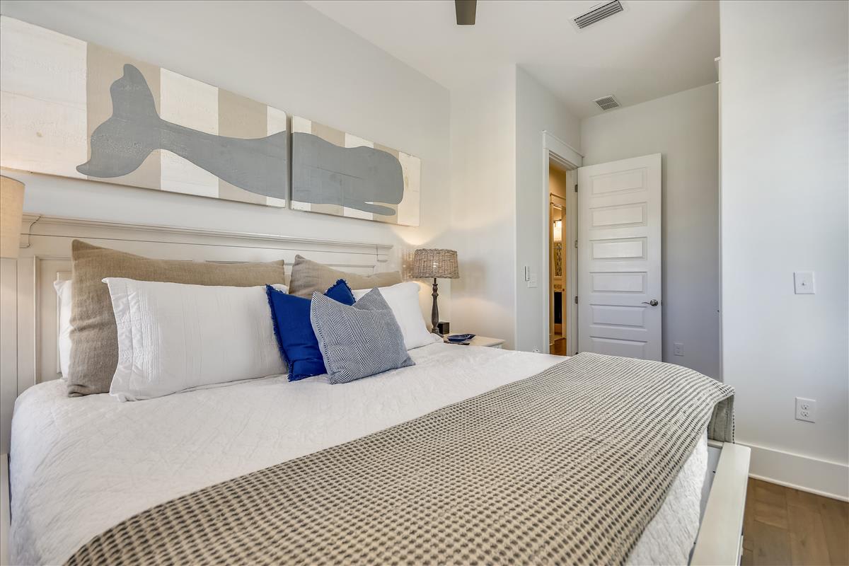 3rd Floor Guest Bedroom - King Size Bed