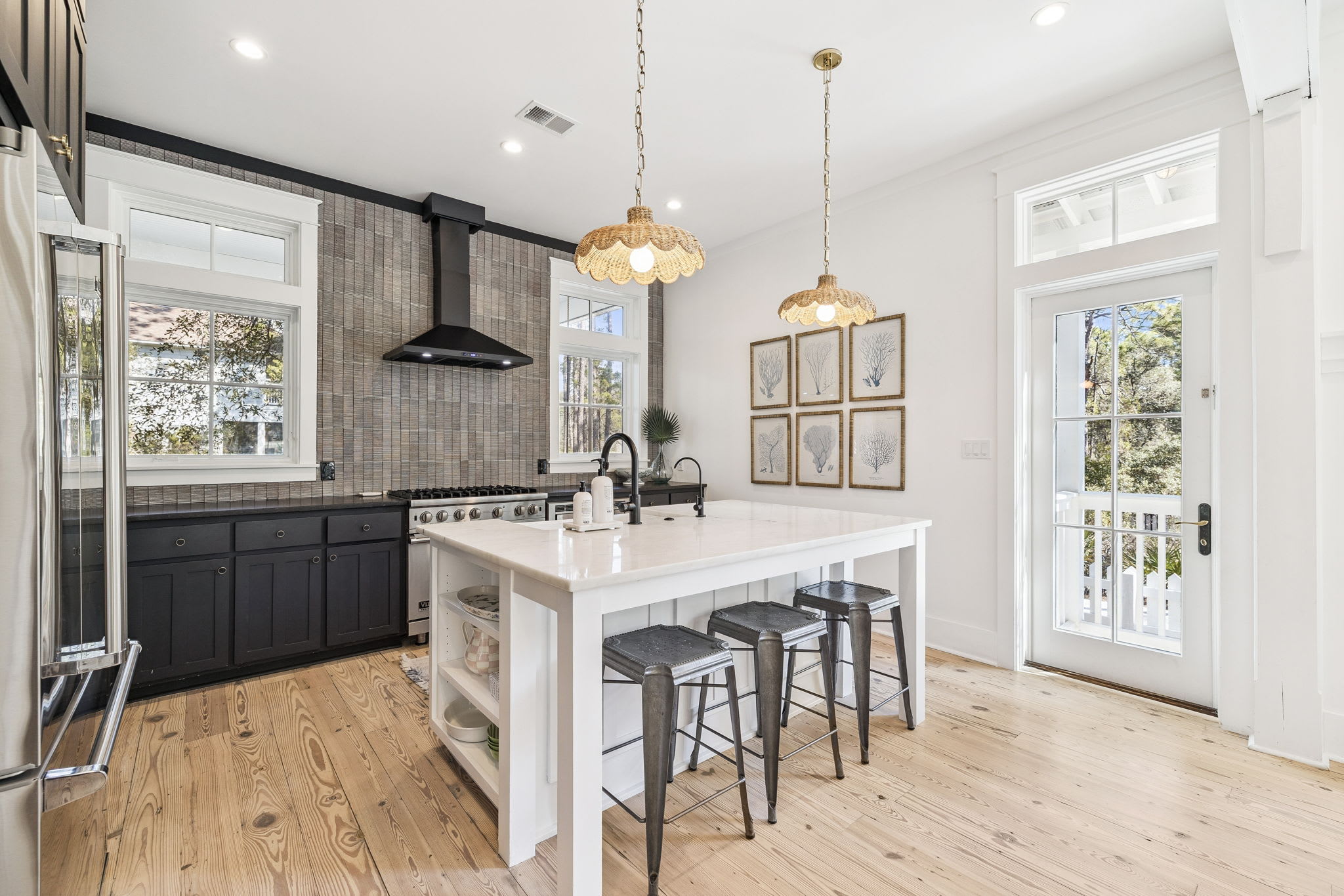 Bar Seating for 3 - Perfect for Breakfast or Quick Bites!