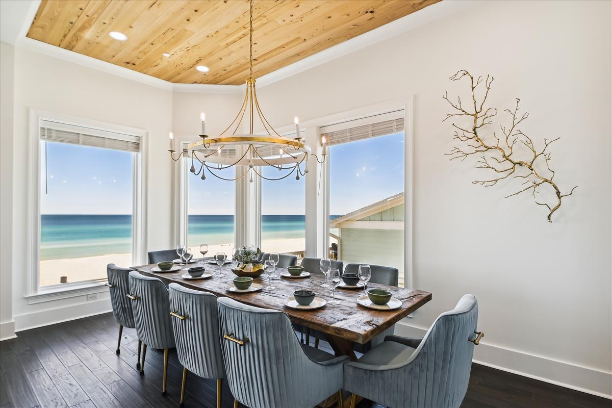 2nd Floor Dining Area - Seating for 10!