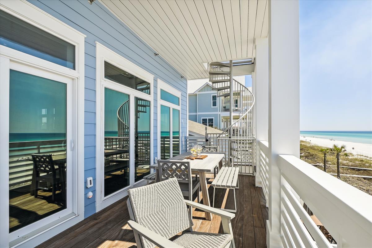 2nd Floor Balcony - Spiral Staircase from Ground to 4th Floor!