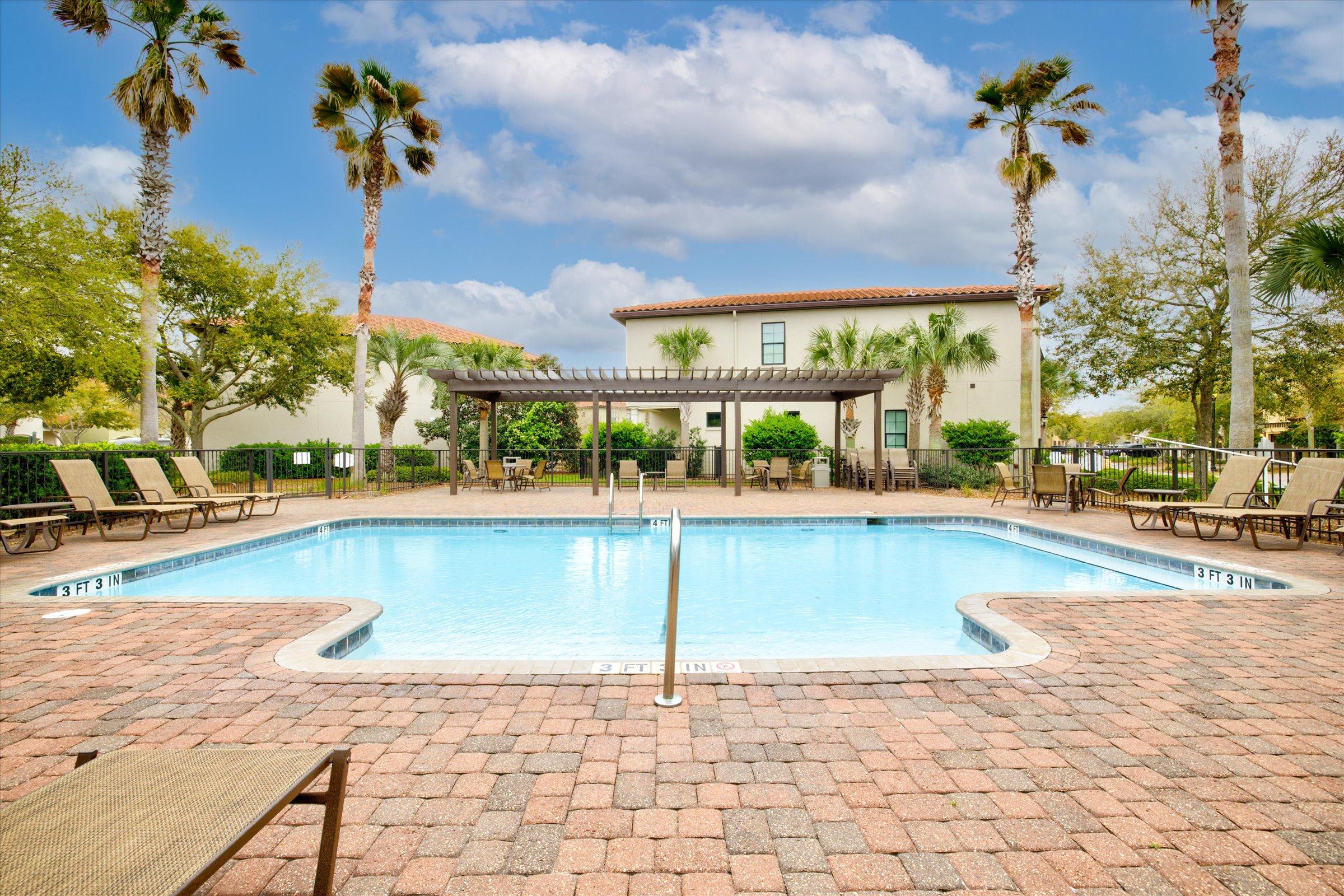 Villa Lago Community Pool