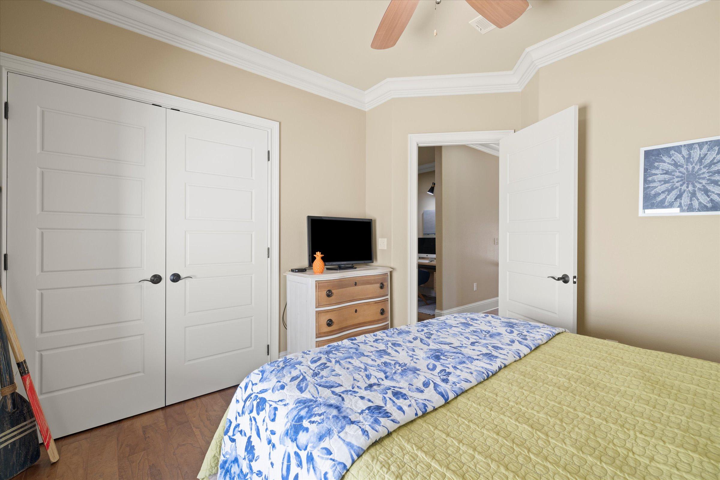 Guest Bedroom - Queen