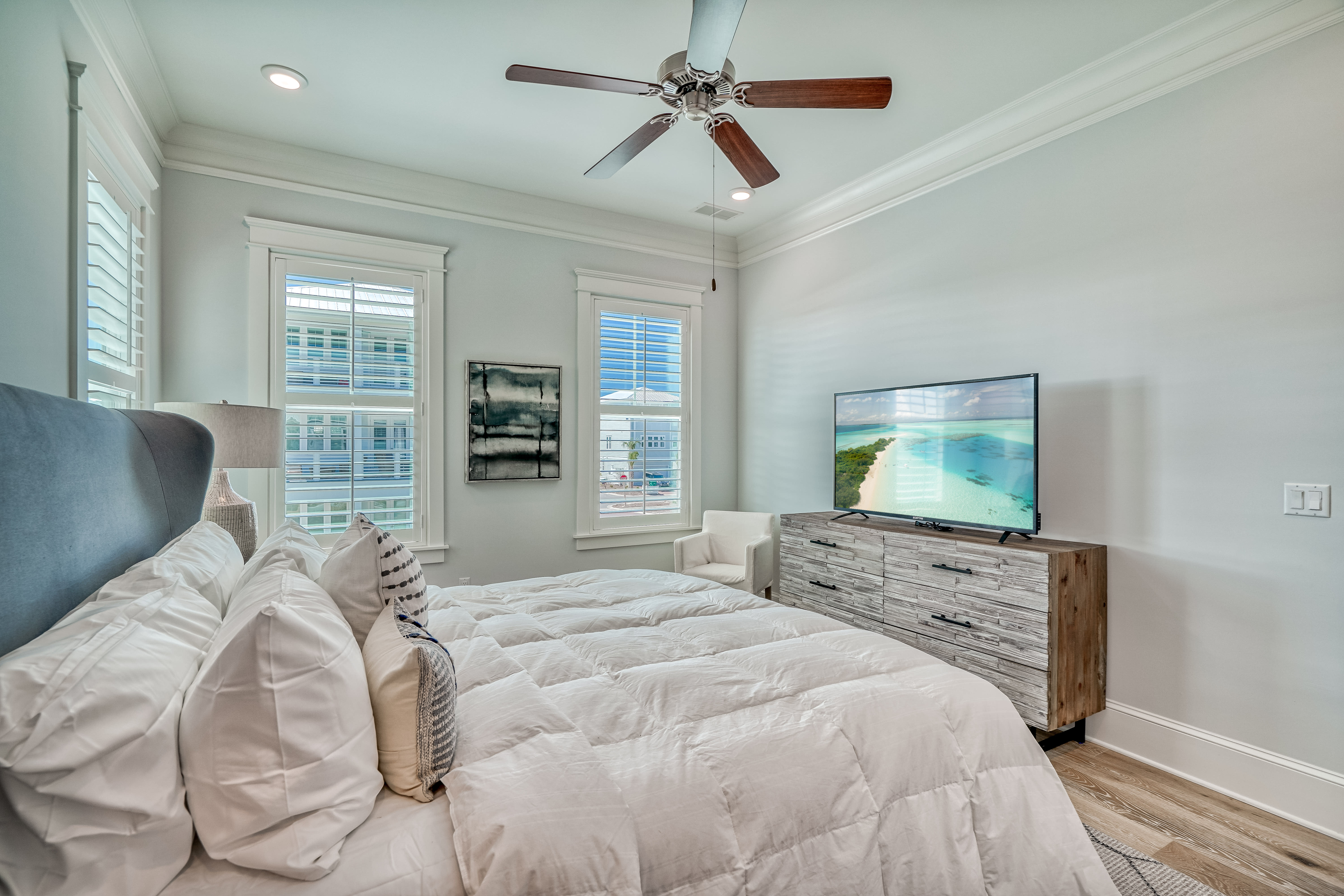 2nd Floor Primary Suite - Equipped with a Flat Screen TV