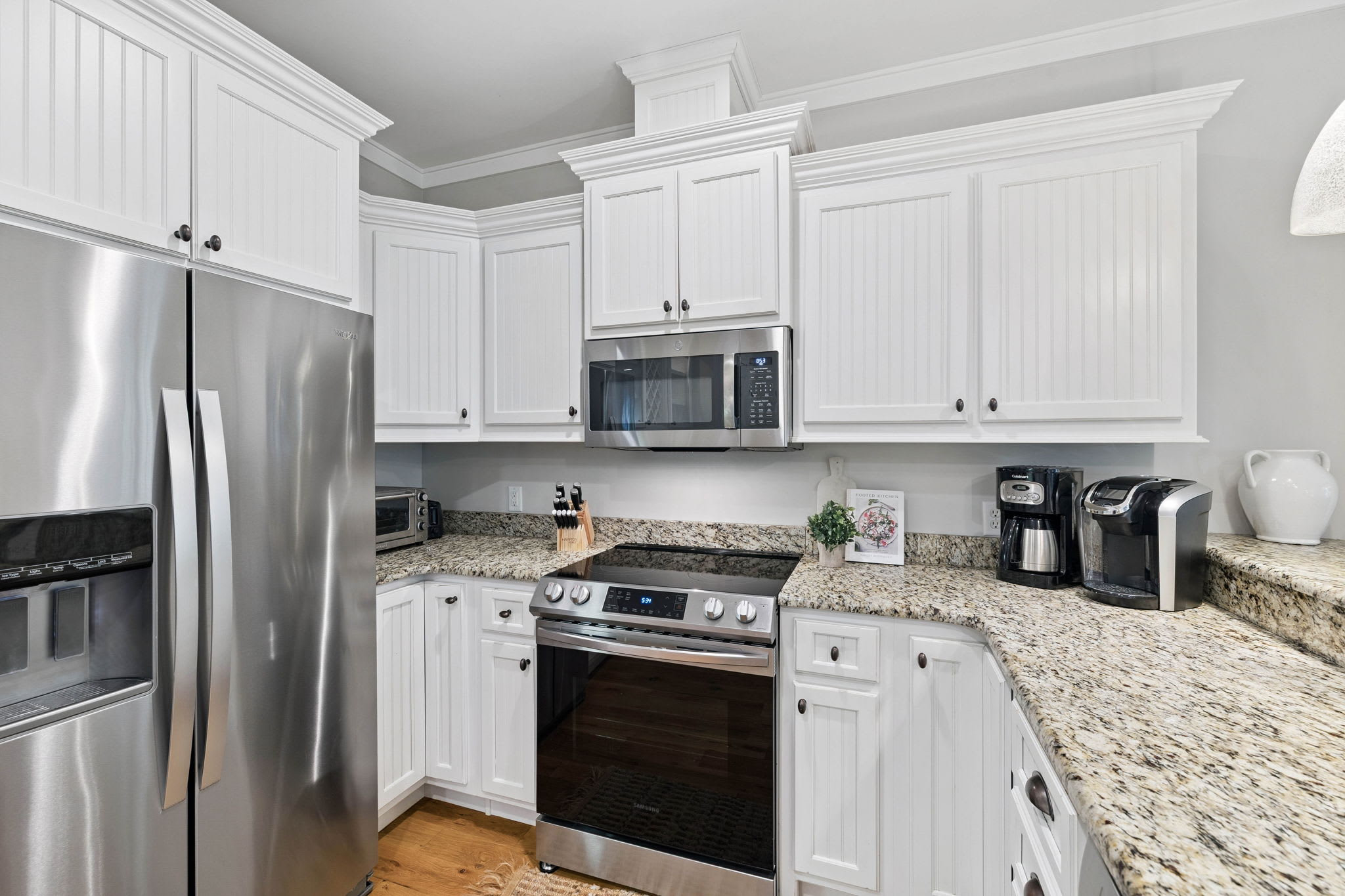 Fully Equipped with Stainless Steel Appliances