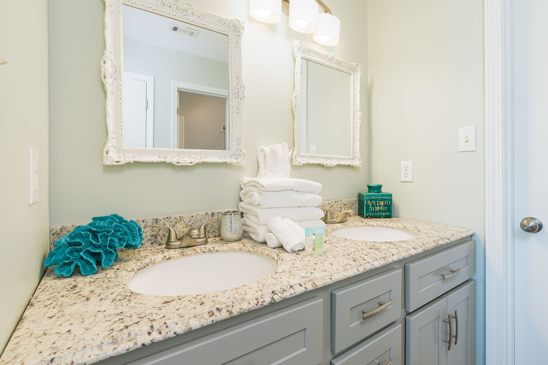 Wanderlust Primary Bathroom