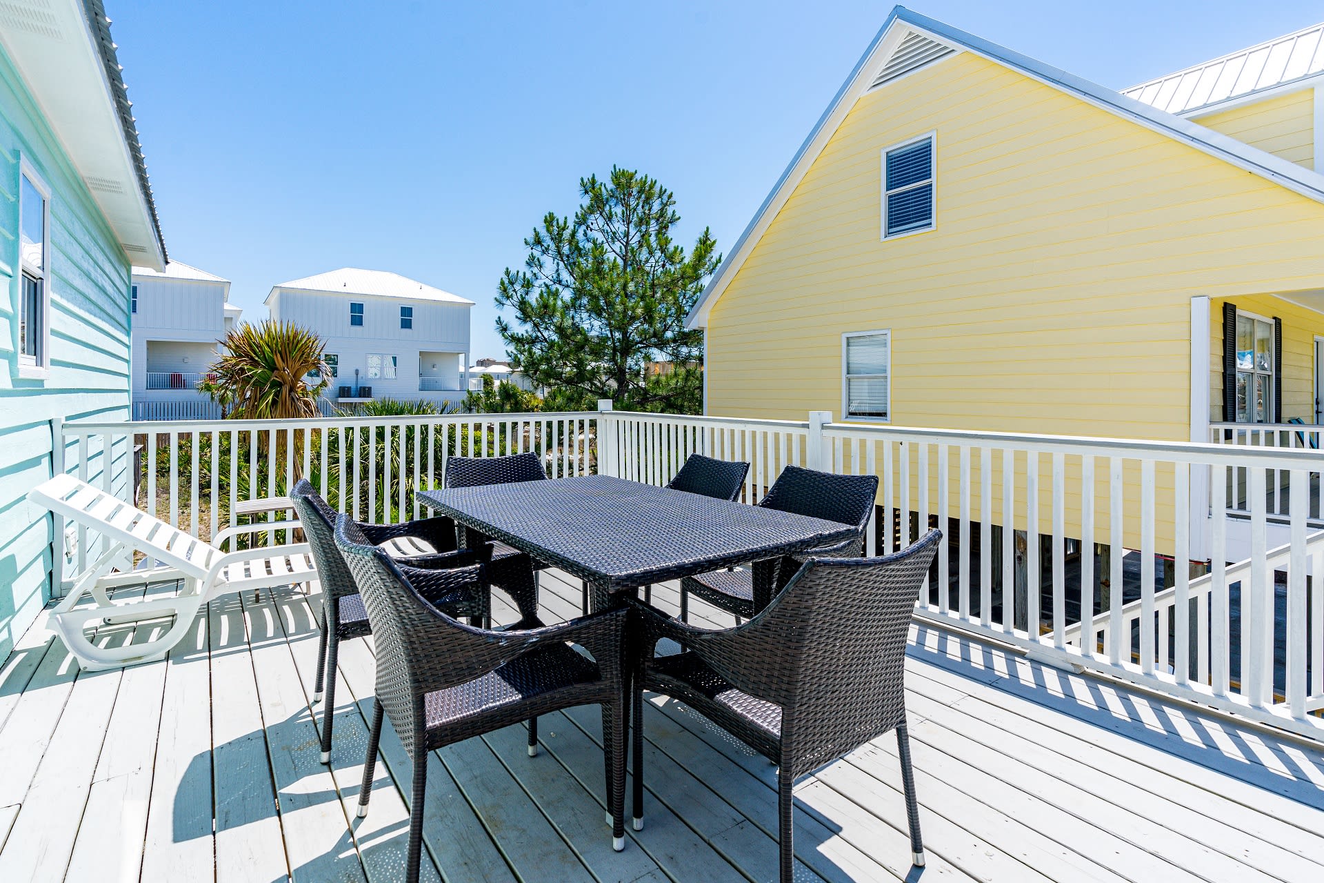 Wanderlust Outdoor Dining Table Seats 6